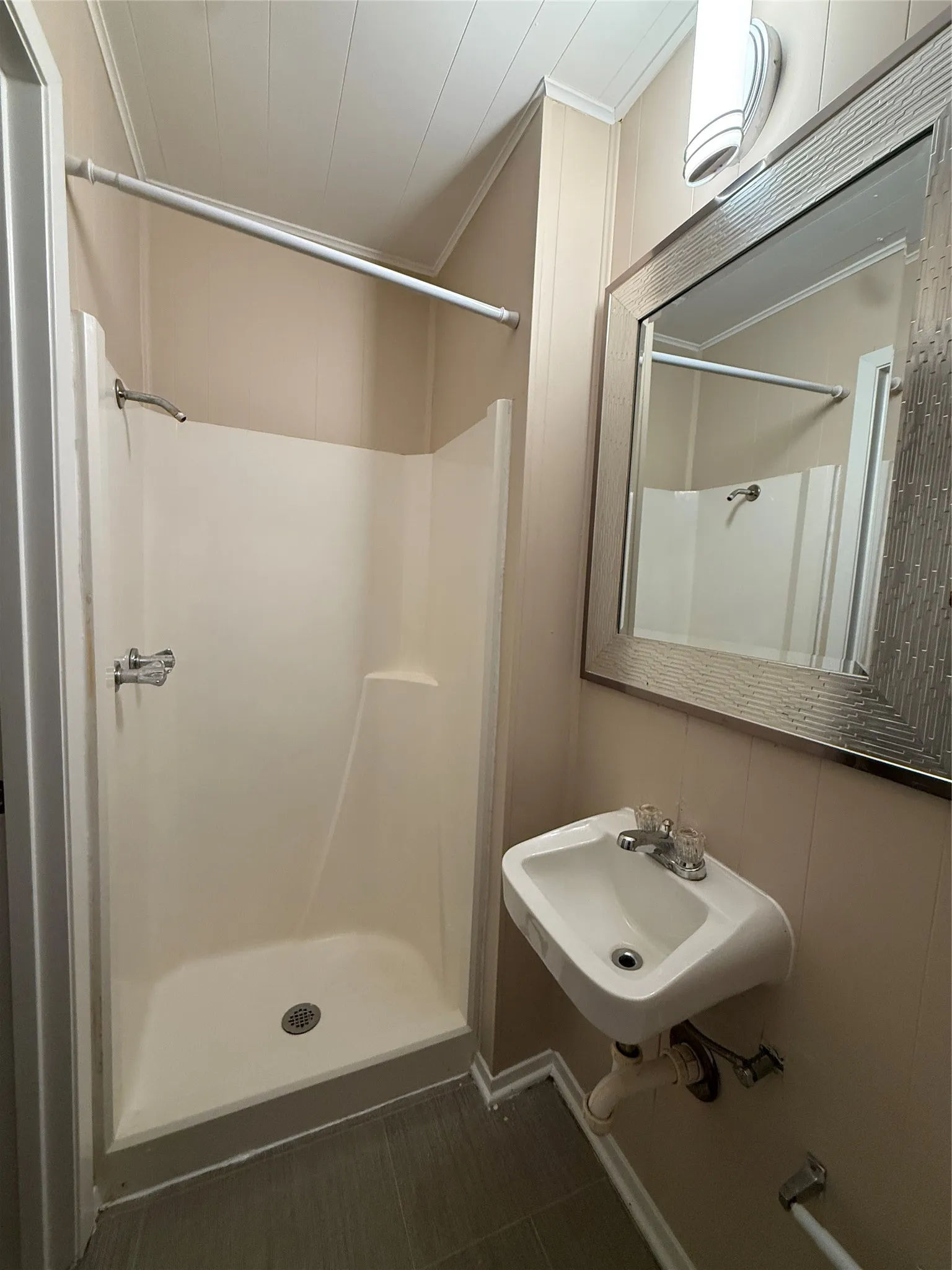 Single Family Residence For Sale in Henderson County , 711 Saint Thomas Drive, Athens, Texas 75751, 3 Bedroom, 2 Bathroom, Garage spaces, 1,600 Sqft, built in 1953, mls#21402800, Real Estate Agent in Athens, Homes For Sale in Henderson county, Homes For Sale in Athens, Realtor in Athens Texas, Real Estate Brokerage Independent Realty Texas, Luminita Cordes Realtor