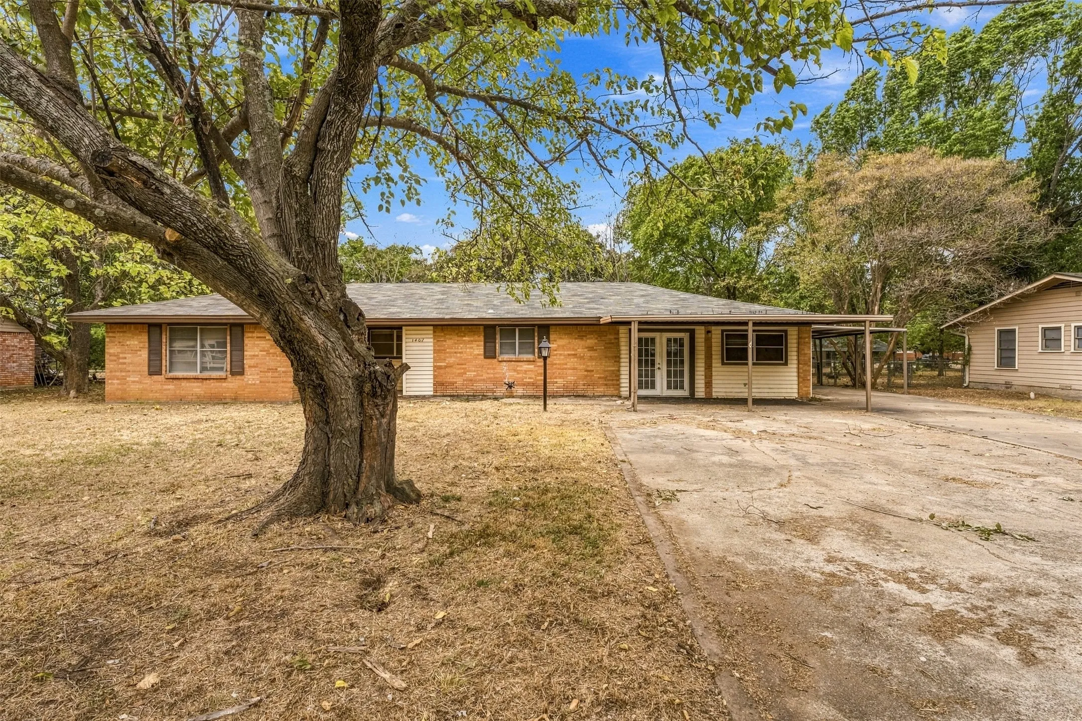 Single Family Residence For Sale in Mc Lennan County , 1407 Berkshire Street, Waco, Texas 76705, 3 Bedroom, 2 Bathroom, Garage spaces, 2,040 Sqft, built in 1960, mls#21402801, Real Estate Agent in Waco, Homes For Sale in Mc Lennan county, Homes For Sale in Waco, Realtor in Waco Texas, Real Estate Brokerage Independent Realty Texas, Luminita Cordes Realtor