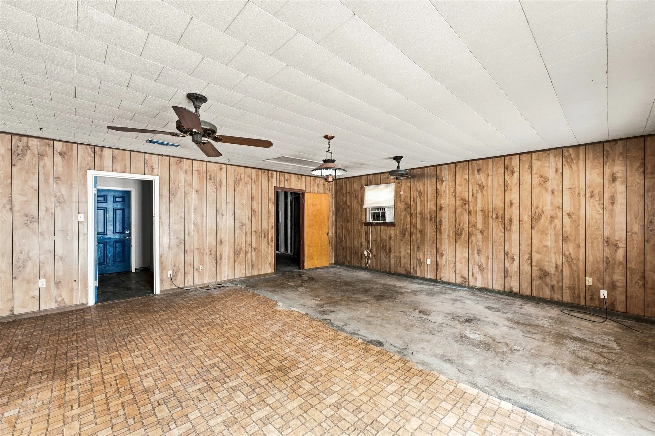 Single Family Residence For Sale in Mc Lennan County , 1407 Berkshire Street, Waco, Texas 76705, 3 Bedroom, 2 Bathroom, Garage spaces, 2,040 Sqft, built in 1960, mls#21402801, Real Estate Agent in Waco, Homes For Sale in Mc Lennan county, Homes For Sale in Waco, Realtor in Waco Texas, Real Estate Brokerage Independent Realty Texas, Luminita Cordes Realtor