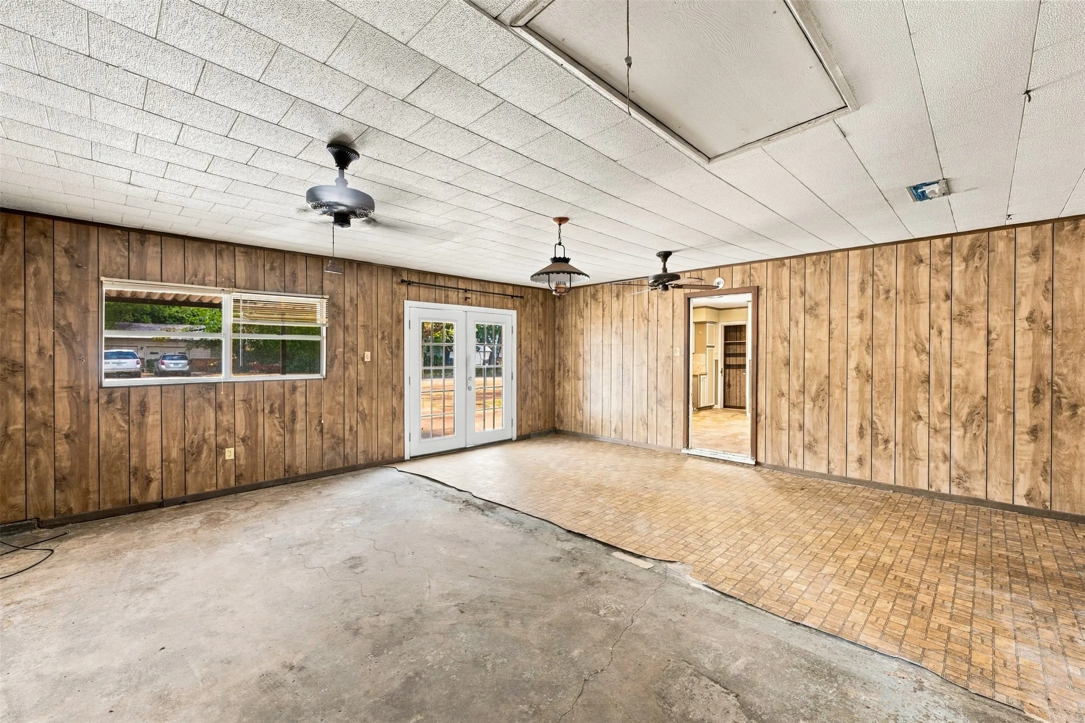 Single Family Residence For Sale in Mc Lennan County , 1407 Berkshire Street, Waco, Texas 76705, 3 Bedroom, 2 Bathroom, Garage spaces, 2,040 Sqft, built in 1960, mls#21402801, Real Estate Agent in Waco, Homes For Sale in Mc Lennan county, Homes For Sale in Waco, Realtor in Waco Texas, Real Estate Brokerage Independent Realty Texas, Luminita Cordes Realtor