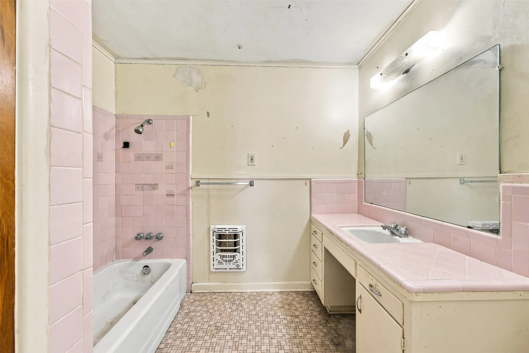 Single Family Residence For Sale in Mc Lennan County , 1407 Berkshire Street, Waco, Texas 76705, 3 Bedroom, 2 Bathroom, Garage spaces, 2,040 Sqft, built in 1960, mls#21402801, Real Estate Agent in Waco, Homes For Sale in Mc Lennan county, Homes For Sale in Waco, Realtor in Waco Texas, Real Estate Brokerage Independent Realty Texas, Luminita Cordes Realtor