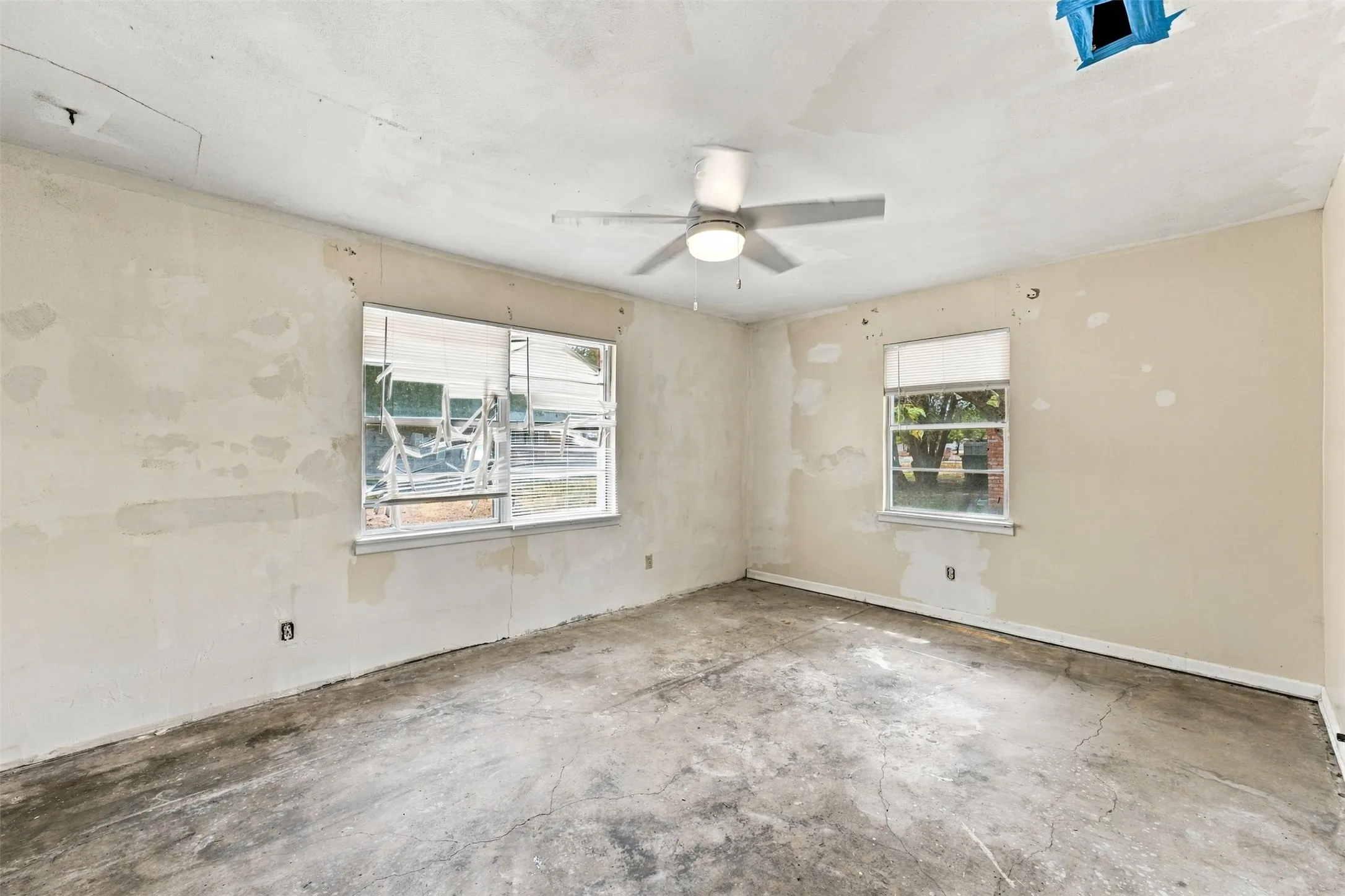 Single Family Residence For Sale in Mc Lennan County , 1407 Berkshire Street, Waco, Texas 76705, 3 Bedroom, 2 Bathroom, Garage spaces, 2,040 Sqft, built in 1960, mls#21402801, Real Estate Agent in Waco, Homes For Sale in Mc Lennan county, Homes For Sale in Waco, Realtor in Waco Texas, Real Estate Brokerage Independent Realty Texas, Luminita Cordes Realtor