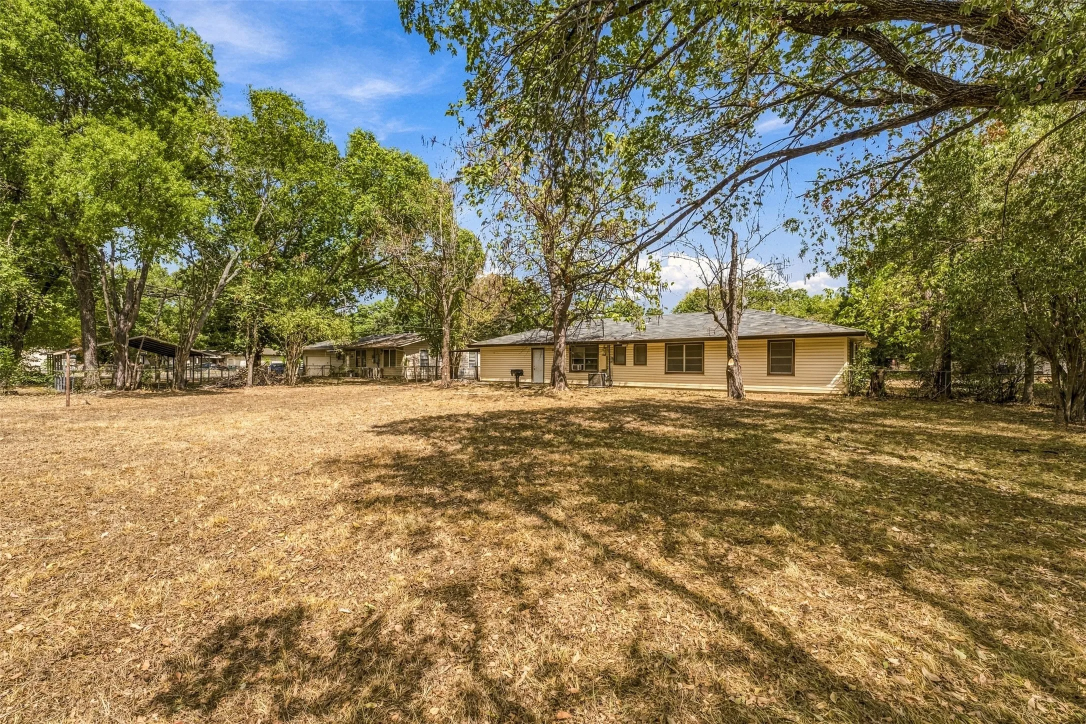 Single Family Residence For Sale in Mc Lennan County , 1407 Berkshire Street, Waco, Texas 76705, 3 Bedroom, 2 Bathroom, Garage spaces, 2,040 Sqft, built in 1960, mls#21402801, Real Estate Agent in Waco, Homes For Sale in Mc Lennan county, Homes For Sale in Waco, Realtor in Waco Texas, Real Estate Brokerage Independent Realty Texas, Luminita Cordes Realtor