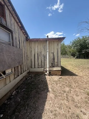 Single Family Residence For Sale in Mc Culloch County , 1102 S Mesquite Street, Brady, Texas 76825, 2 Bedroom, 1 Bathroom, Garage spaces, 800 Sqft, built in 1942, mls#21402804, Real Estate Agent in Brady, Homes For Sale in Mc Culloch county, Homes For Sale in Brady, Realtor in Brady Texas, Real Estate Brokerage Independent Realty Texas, Luminita Cordes Realtor