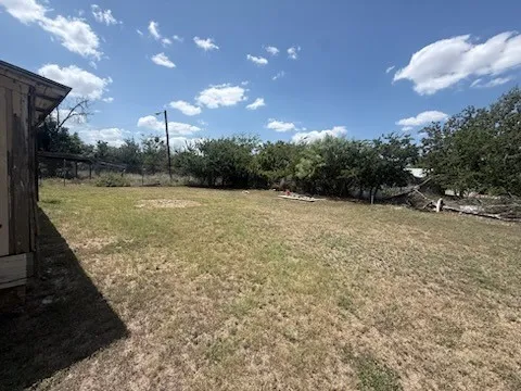 Single Family Residence For Sale in Mc Culloch County , 1102 S Mesquite Street, Brady, Texas 76825, 2 Bedroom, 1 Bathroom, Garage spaces, 800 Sqft, built in 1942, mls#21402804, Real Estate Agent in Brady, Homes For Sale in Mc Culloch county, Homes For Sale in Brady, Realtor in Brady Texas, Real Estate Brokerage Independent Realty Texas, Luminita Cordes Realtor