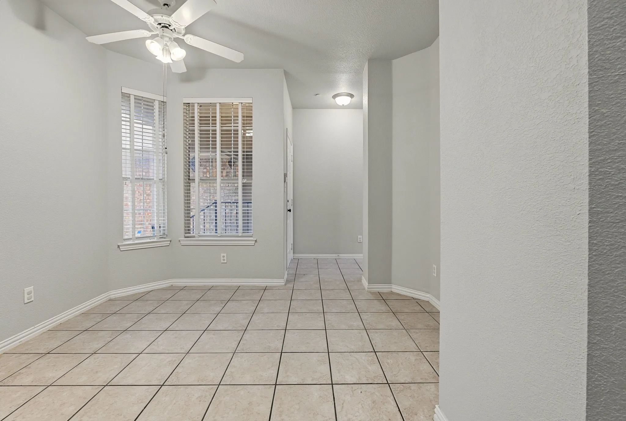 Townhouse For Sale in Collin County , 936 Cypress Creek Drive, Plano, Texas 75025, 3 Bedroom, 3 Bathroom, 2 Garage spaces, 1,585 Sqft, built in 2000, mls#21401639, Real Estate Agent in Plano, Homes For Sale in Collin county, Homes For Sale in Plano, Realtor in Plano Texas, Real Estate Brokerage Independent Realty Texas, Luminita Cordes Realtor