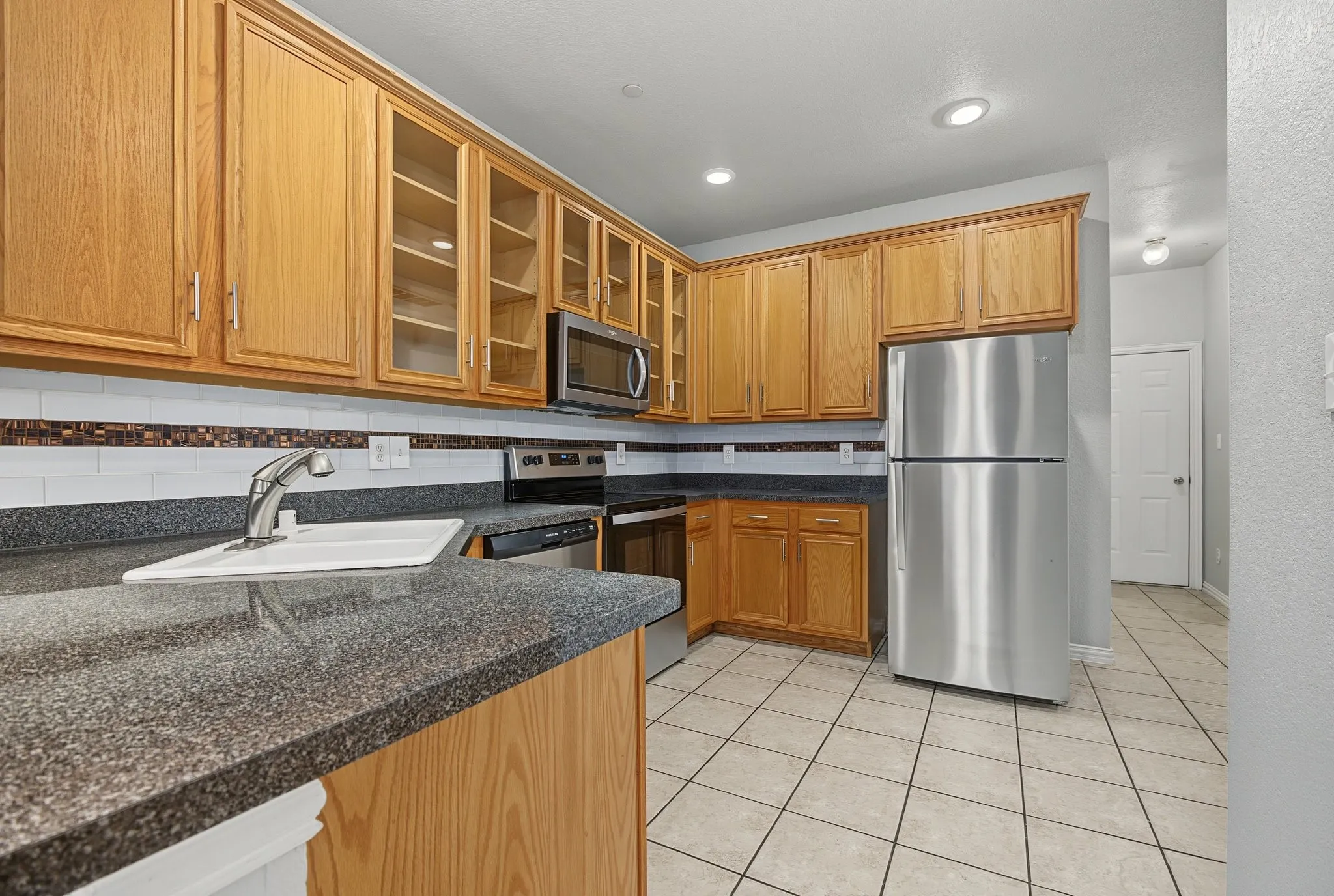 Townhouse For Sale in Collin County , 936 Cypress Creek Drive, Plano, Texas 75025, 3 Bedroom, 3 Bathroom, 2 Garage spaces, 1,585 Sqft, built in 2000, mls#21401639, Real Estate Agent in Plano, Homes For Sale in Collin county, Homes For Sale in Plano, Realtor in Plano Texas, Real Estate Brokerage Independent Realty Texas, Luminita Cordes Realtor