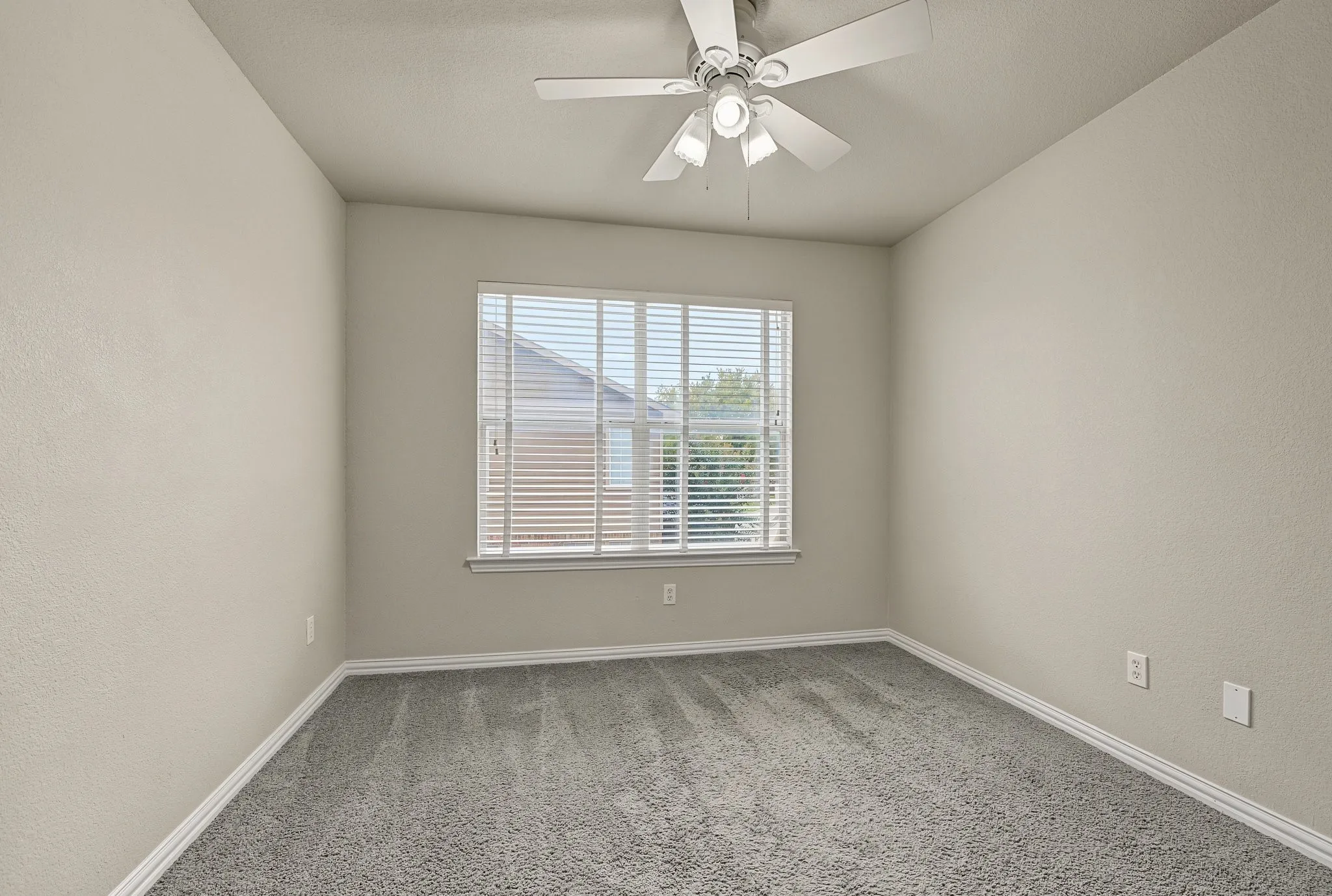 Townhouse For Sale in Collin County , 936 Cypress Creek Drive, Plano, Texas 75025, 3 Bedroom, 3 Bathroom, 2 Garage spaces, 1,585 Sqft, built in 2000, mls#21401639, Real Estate Agent in Plano, Homes For Sale in Collin county, Homes For Sale in Plano, Realtor in Plano Texas, Real Estate Brokerage Independent Realty Texas, Luminita Cordes Realtor