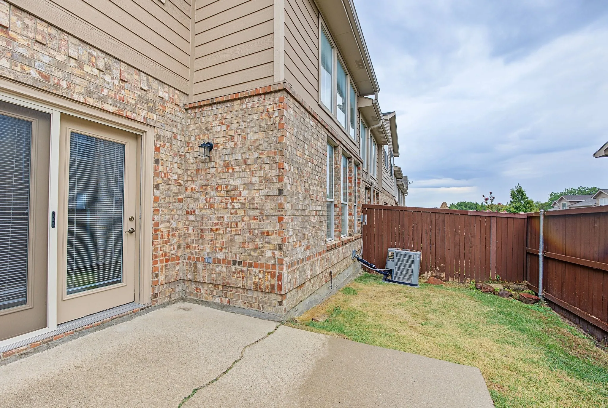 Townhouse For Sale in Collin County , 936 Cypress Creek Drive, Plano, Texas 75025, 3 Bedroom, 3 Bathroom, 2 Garage spaces, 1,585 Sqft, built in 2000, mls#21401639, Real Estate Agent in Plano, Homes For Sale in Collin county, Homes For Sale in Plano, Realtor in Plano Texas, Real Estate Brokerage Independent Realty Texas, Luminita Cordes Realtor