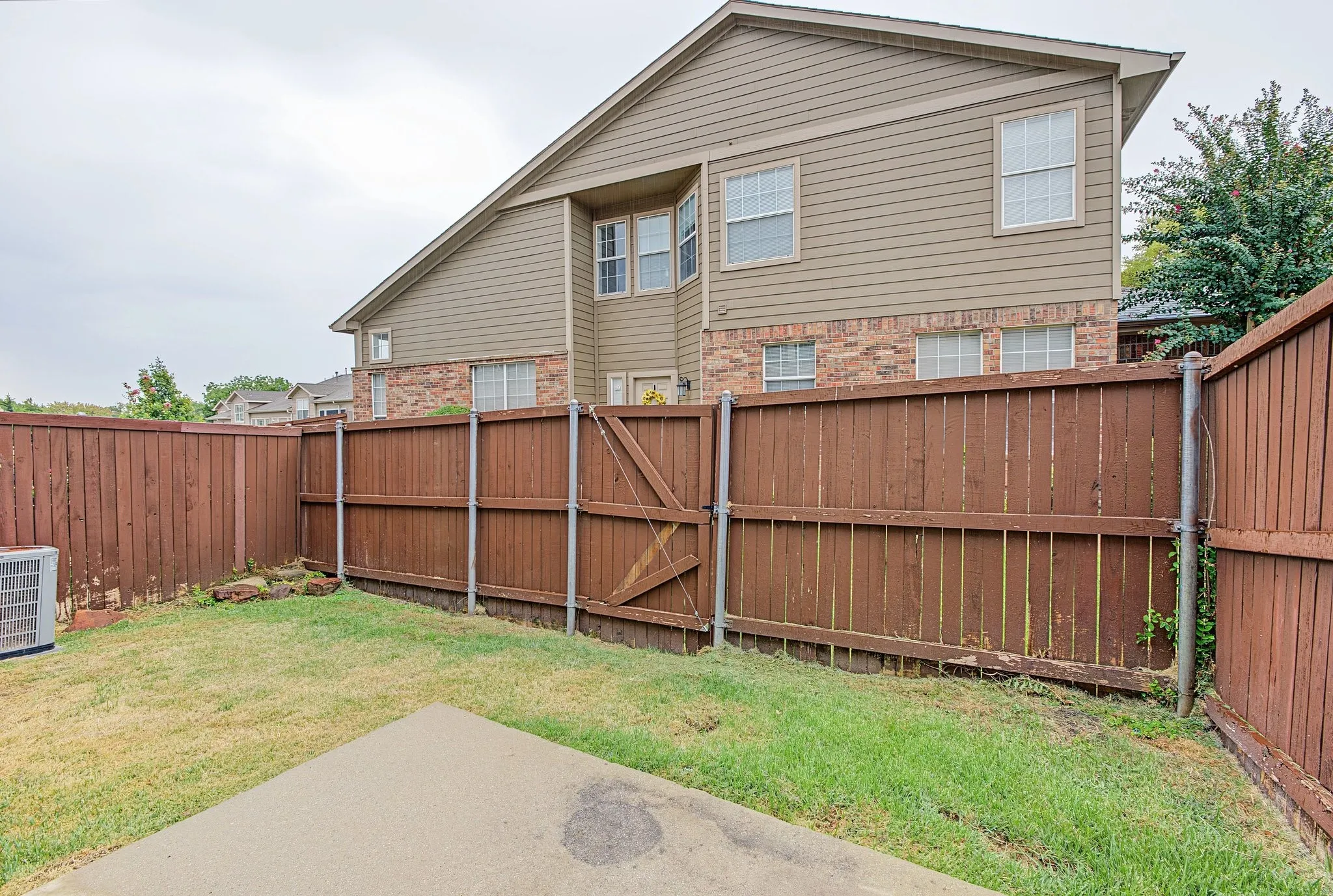 Townhouse For Sale in Collin County , 936 Cypress Creek Drive, Plano, Texas 75025, 3 Bedroom, 3 Bathroom, 2 Garage spaces, 1,585 Sqft, built in 2000, mls#21401639, Real Estate Agent in Plano, Homes For Sale in Collin county, Homes For Sale in Plano, Realtor in Plano Texas, Real Estate Brokerage Independent Realty Texas, Luminita Cordes Realtor
