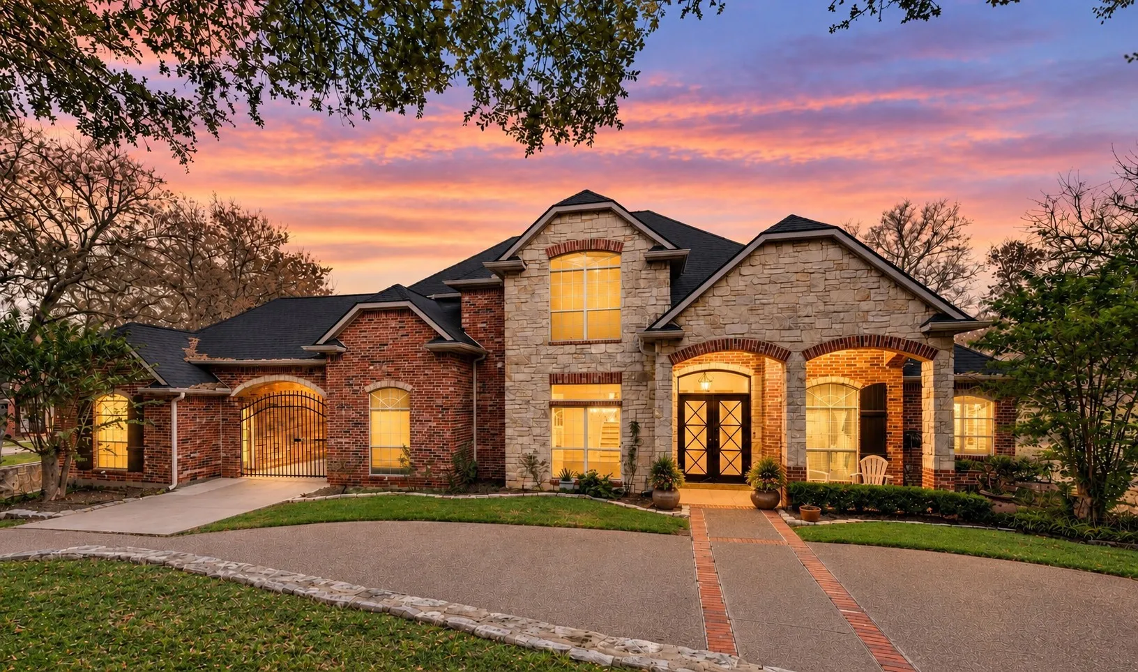 Single Family Residence For Sale in Denton County , 6565 Shoreline Drive, Little Elm, Texas 75068, 5 Bedroom, 4 Bathroom, 2 Garage spaces, 4,007 Sqft, built in 1996, mls#21395088, Real Estate Agent in Little Elm, Homes For Sale in Denton county, Homes For Sale in Little Elm, Realtor in Little Elm Texas, Real Estate Brokerage Independent Realty Texas, Luminita Cordes Realtor