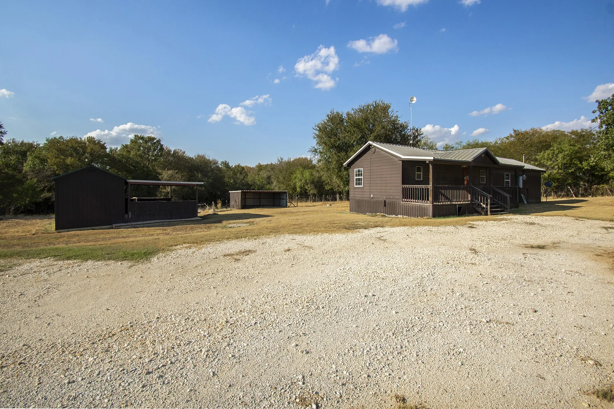 Single Family Residence For Sale in Hill County , 751 Hcr 1321, Hillsboro, Texas 76645, 2 Bedroom, 2 Bathroom, Garage spaces, 960 Sqft, built in 0, mls#21359171, Real Estate Agent in Hillsboro, Homes For Sale in Hill county, Homes For Sale in Hillsboro, Realtor in Hillsboro Texas, Real Estate Brokerage Independent Realty Texas, Luminita Cordes Realtor