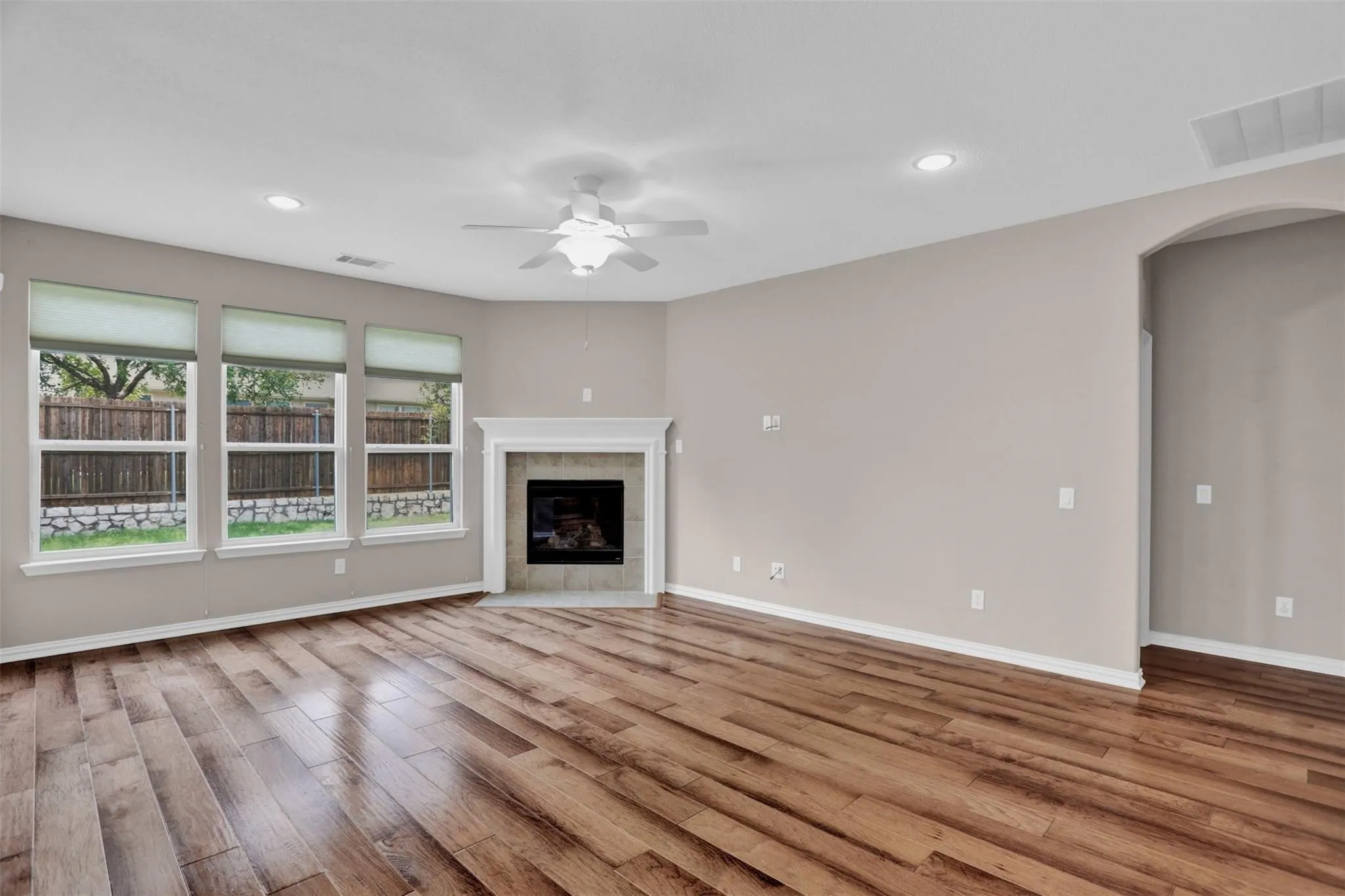 Single Family Residence For Rent in Collin County , 3713 Limousine Parkway, Mc Kinney, Texas 75071, 4 Bedroom, 3 Bathroom, 2 Garage spaces, 2,987 Sqft, built in 2016, mls#21400253, Real Estate Agent in Mc Kinney, Homes For Rent in Collin county, Homes For Rent in Mc Kinney, Realtor in Mc Kinney Texas, Real Estate Brokerage Independent Realty Texas, Luminita Cordes Realtor