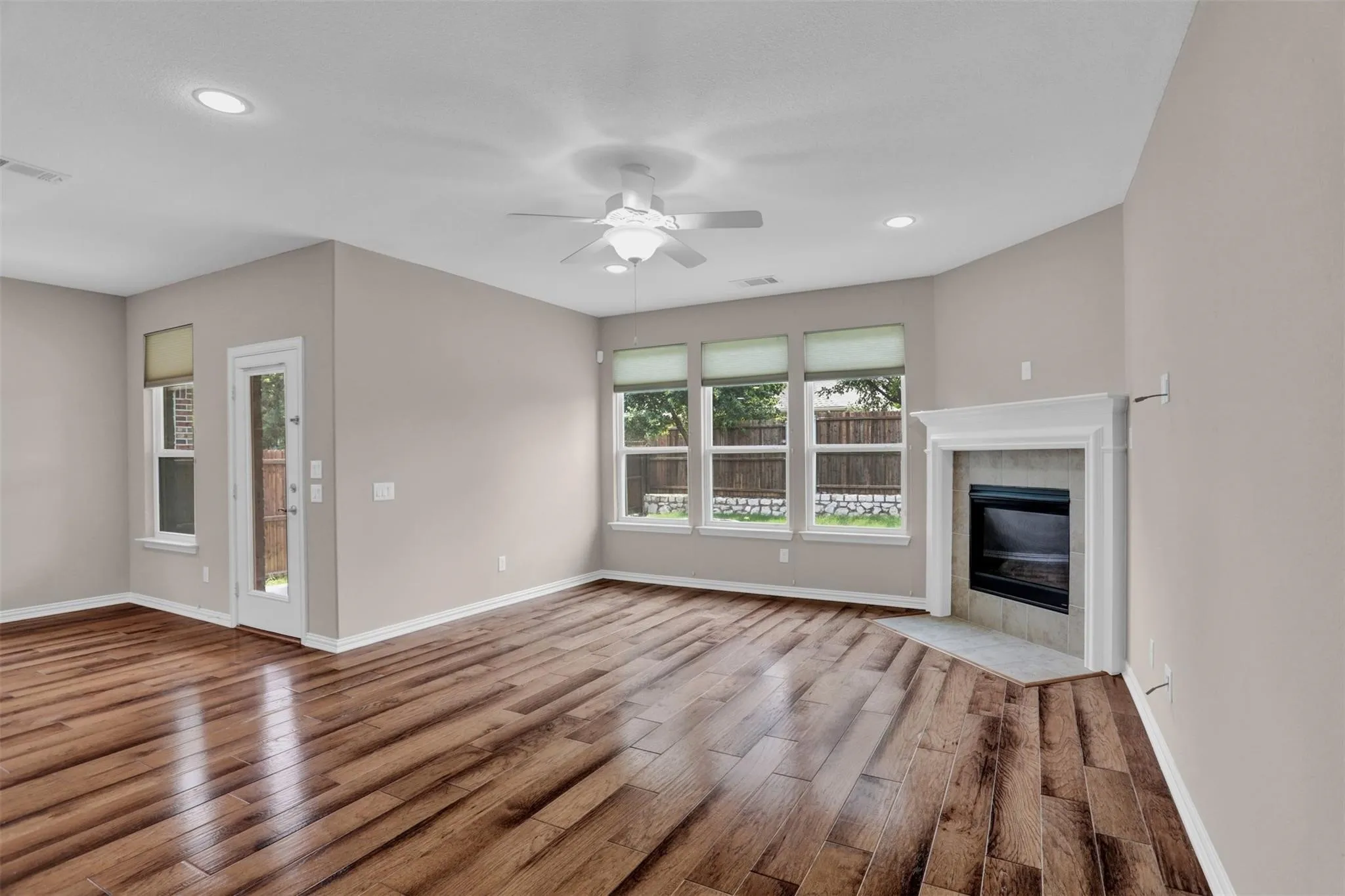 Single Family Residence For Rent in Collin County , 3713 Limousine Parkway, Mc Kinney, Texas 75071, 4 Bedroom, 3 Bathroom, 2 Garage spaces, 2,987 Sqft, built in 2016, mls#21400253, Real Estate Agent in Mc Kinney, Homes For Rent in Collin county, Homes For Rent in Mc Kinney, Realtor in Mc Kinney Texas, Real Estate Brokerage Independent Realty Texas, Luminita Cordes Realtor
