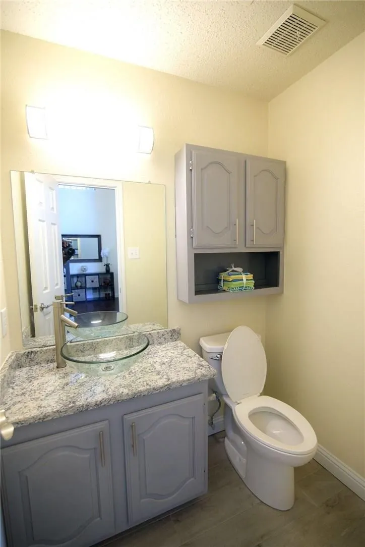 Single Family Residence For Rent in Denton County , 18516 Timber Oaks Drive, Dallas, Texas 75287, 3 Bedroom, 3 Bathroom, 2 Garage spaces, 2,078 Sqft, built in 1991, mls#21402812, Real Estate Agent in Dallas, Homes For Rent in Denton county, Homes For Rent in Dallas, Realtor in Dallas Texas, Real Estate Brokerage Independent Realty Texas, Luminita Cordes Realtor