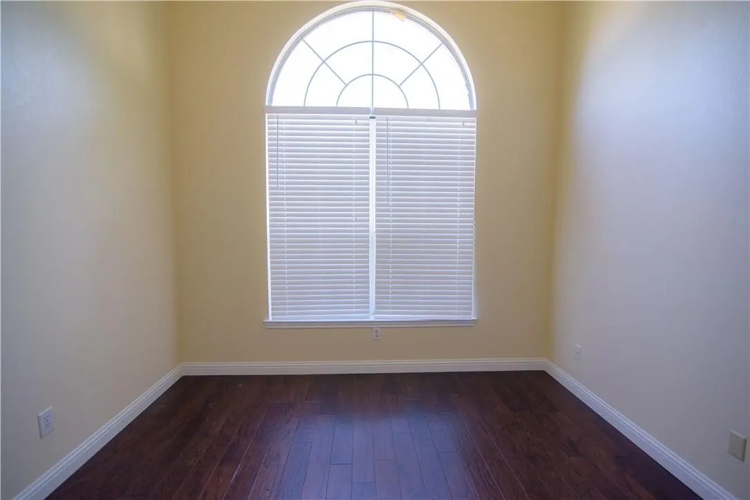 Single Family Residence For Rent in Denton County , 18516 Timber Oaks Drive, Dallas, Texas 75287, 3 Bedroom, 3 Bathroom, 2 Garage spaces, 2,078 Sqft, built in 1991, mls#21402812, Real Estate Agent in Dallas, Homes For Rent in Denton county, Homes For Rent in Dallas, Realtor in Dallas Texas, Real Estate Brokerage Independent Realty Texas, Luminita Cordes Realtor