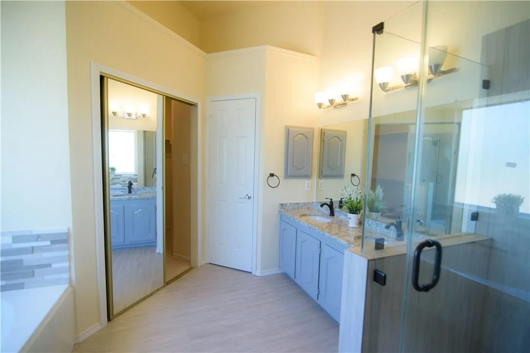 Single Family Residence For Rent in Denton County , 18516 Timber Oaks Drive, Dallas, Texas 75287, 3 Bedroom, 3 Bathroom, 2 Garage spaces, 2,078 Sqft, built in 1991, mls#21402812, Real Estate Agent in Dallas, Homes For Rent in Denton county, Homes For Rent in Dallas, Realtor in Dallas Texas, Real Estate Brokerage Independent Realty Texas, Luminita Cordes Realtor