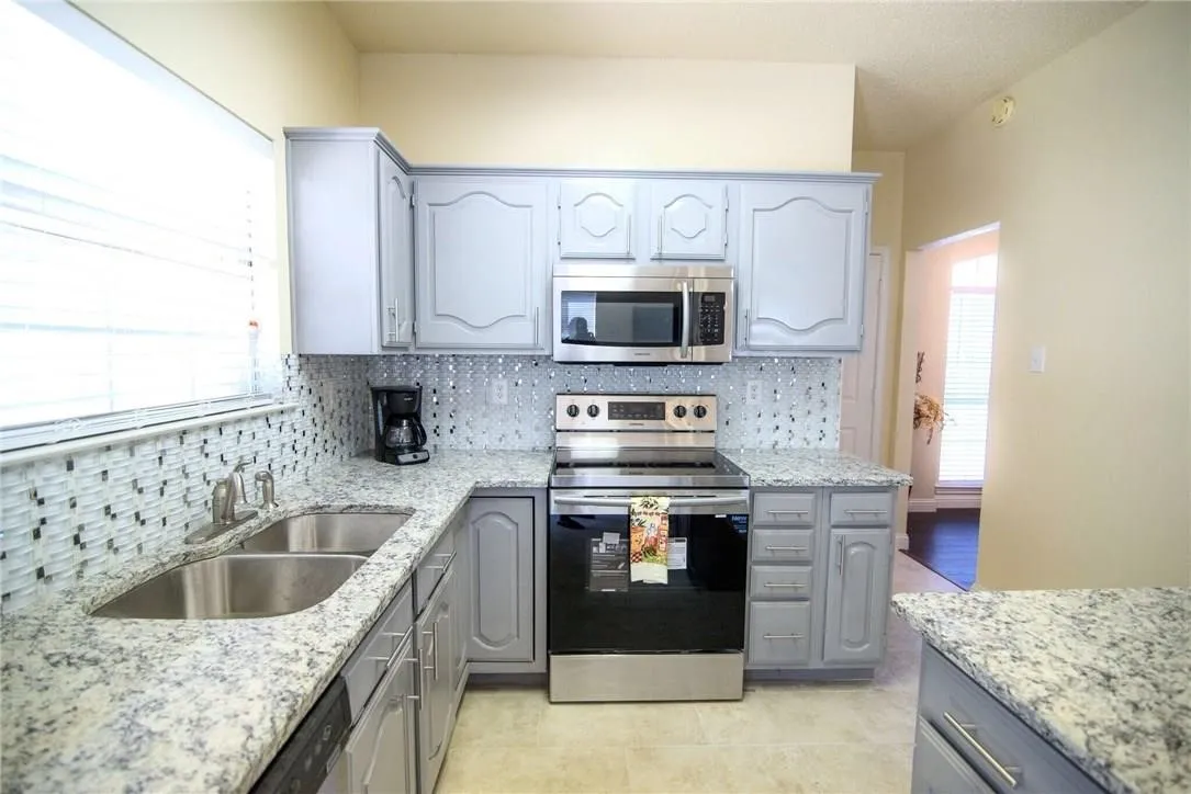 Single Family Residence For Rent in Denton County , 18516 Timber Oaks Drive, Dallas, Texas 75287, 3 Bedroom, 3 Bathroom, 2 Garage spaces, 2,078 Sqft, built in 1991, mls#21402812, Real Estate Agent in Dallas, Homes For Rent in Denton county, Homes For Rent in Dallas, Realtor in Dallas Texas, Real Estate Brokerage Independent Realty Texas, Luminita Cordes Realtor