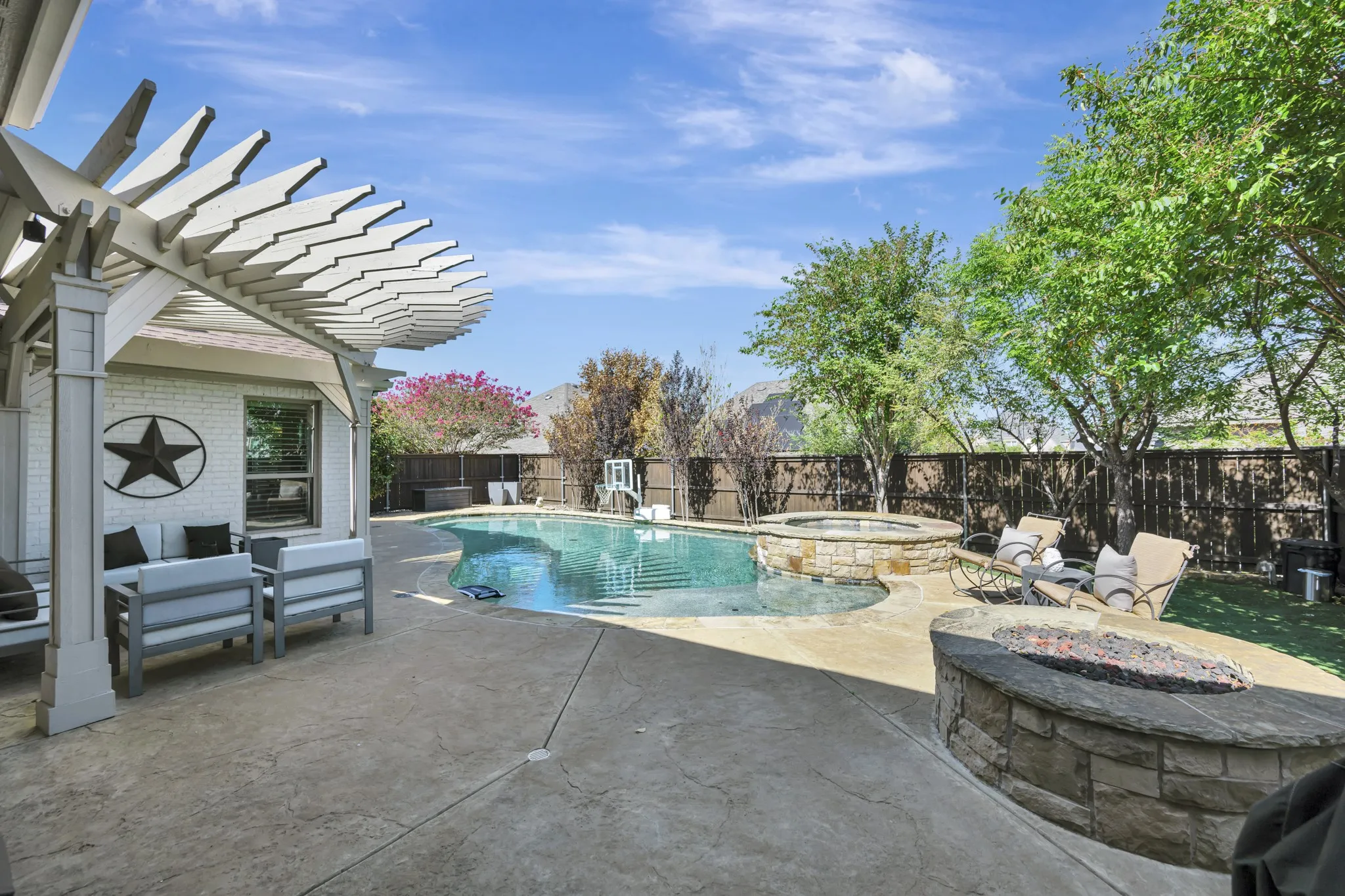 Single Family Residence For Sale in Denton County , 920 Champions Way, Roanoke, Texas 76262, 4 Bedroom, 3 Bathroom, 3 Garage spaces, 3,367 Sqft, built in 2014, mls#21395352, Real Estate Agent in Roanoke, Homes For Sale in Denton county, Homes For Sale in Roanoke, Realtor in Roanoke Texas, Real Estate Brokerage Independent Realty Texas, Luminita Cordes Realtor