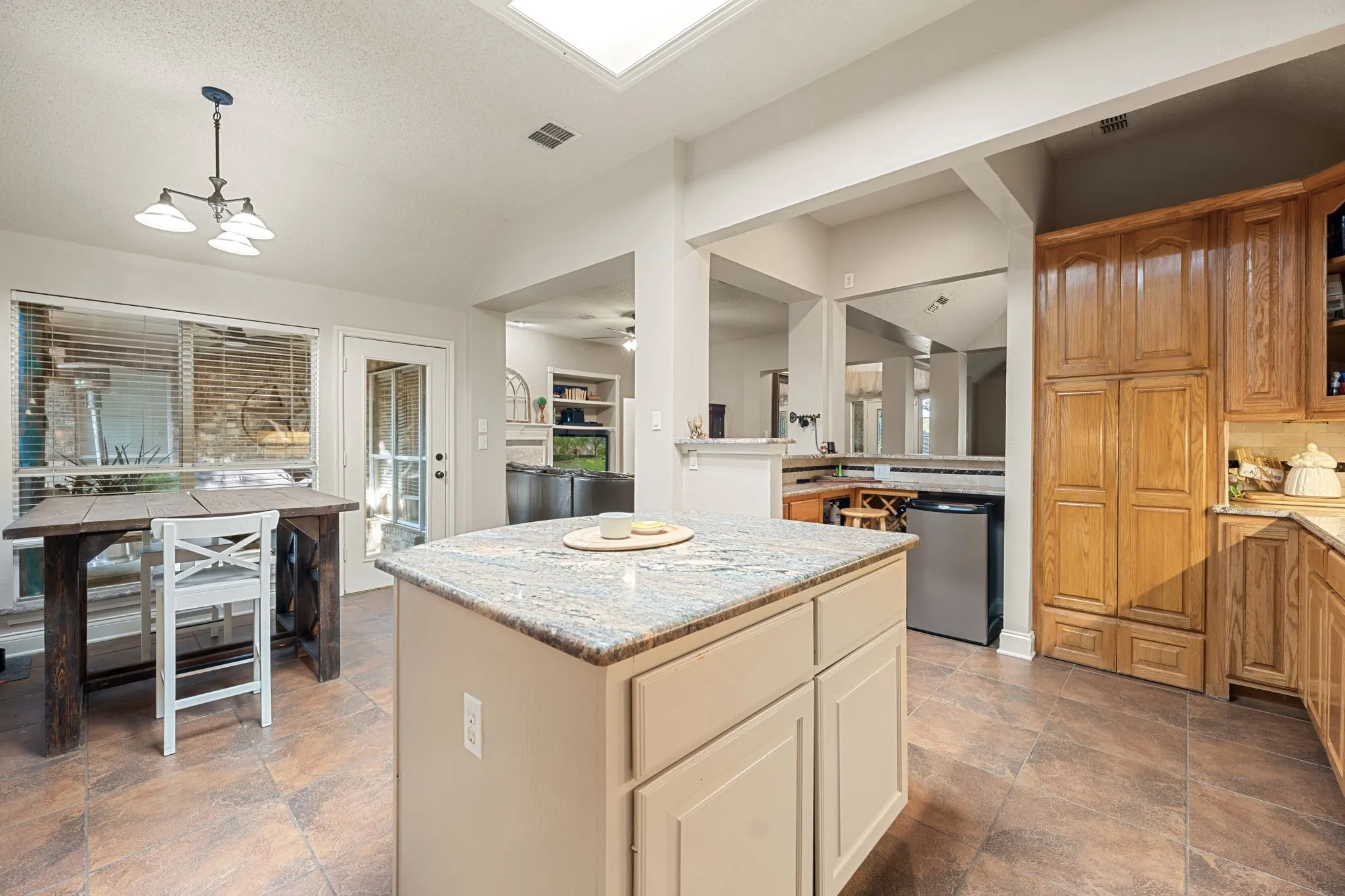 Single Family Residence For Rent in Collin County , 400 Watters Crossing Court, Allen, Texas 75013, 4 Bedroom, 2 Bathroom, 1 Garage spaces, 2,181 Sqft, built in 1993, mls#21401534, Real Estate Agent in Allen, Homes For Rent in Collin county, Homes For Rent in Allen, Realtor in Allen Texas, Real Estate Brokerage Independent Realty Texas, Luminita Cordes Realtor