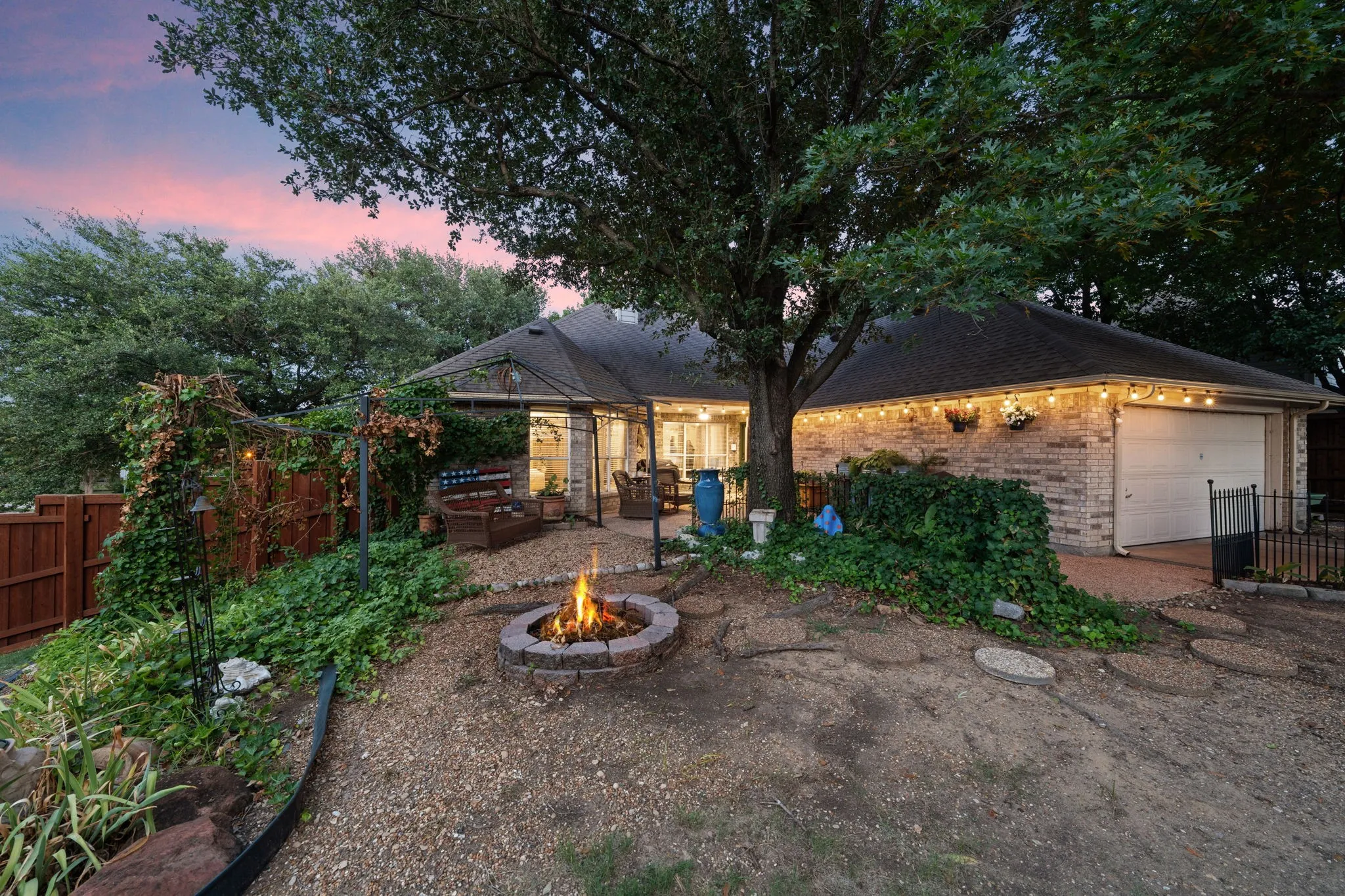 Single Family Residence For Rent in Collin County , 400 Watters Crossing Court, Allen, Texas 75013, 4 Bedroom, 2 Bathroom, 1 Garage spaces, 2,181 Sqft, built in 1993, mls#21401534, Real Estate Agent in Allen, Homes For Rent in Collin county, Homes For Rent in Allen, Realtor in Allen Texas, Real Estate Brokerage Independent Realty Texas, Luminita Cordes Realtor