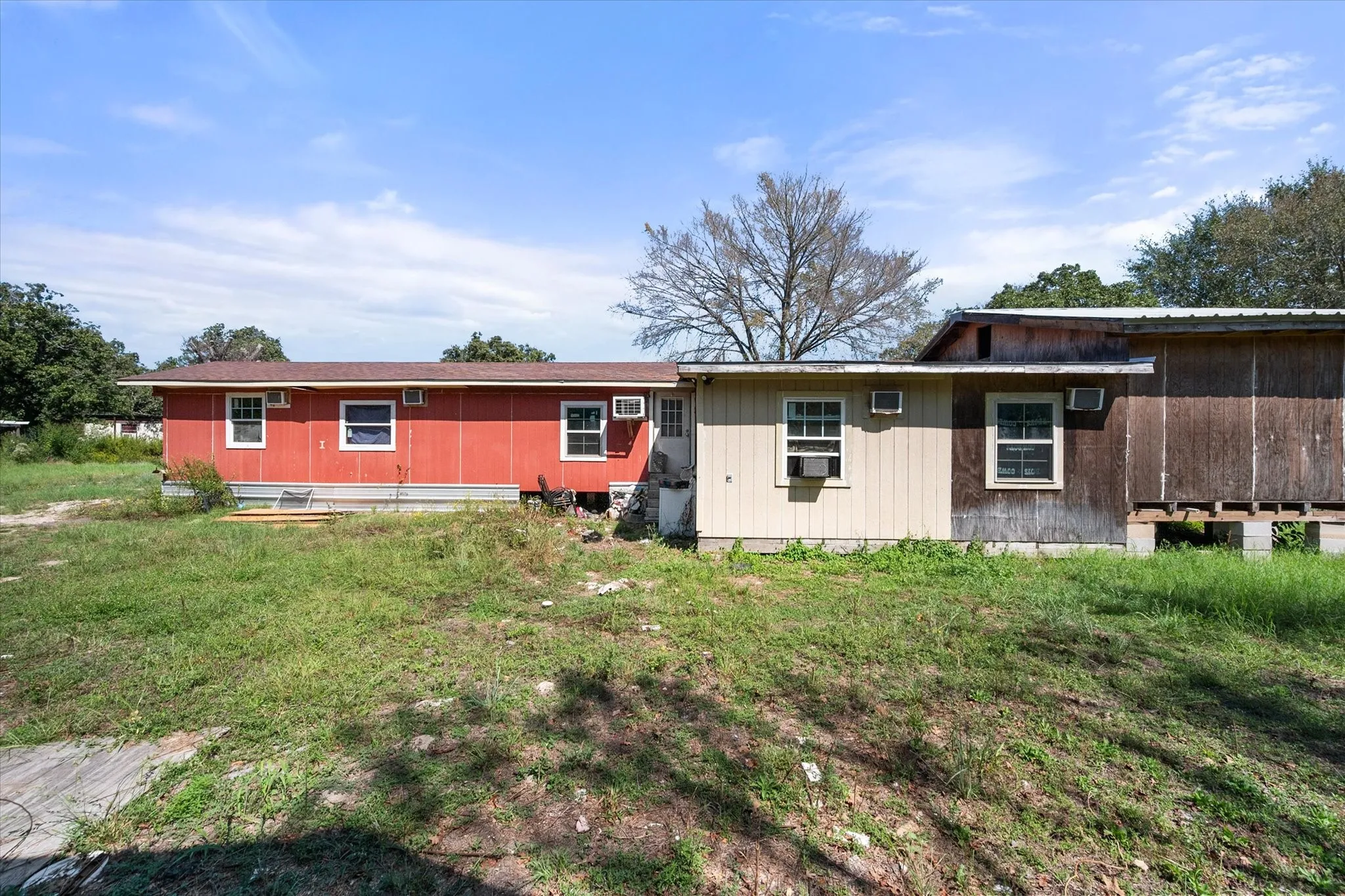 Manufactured Home For Sale in Freestone County , 157 Fcr 1220, Fairfield, Texas 75840, 5 Bedroom, 2 Bathroom, Garage spaces, 1,540 Sqft, built in 1980, mls#21400219, Real Estate Agent in Fairfield, Homes For Sale in Freestone county, Homes For Sale in Fairfield, Realtor in Fairfield Texas, Real Estate Brokerage Independent Realty Texas, Luminita Cordes Realtor