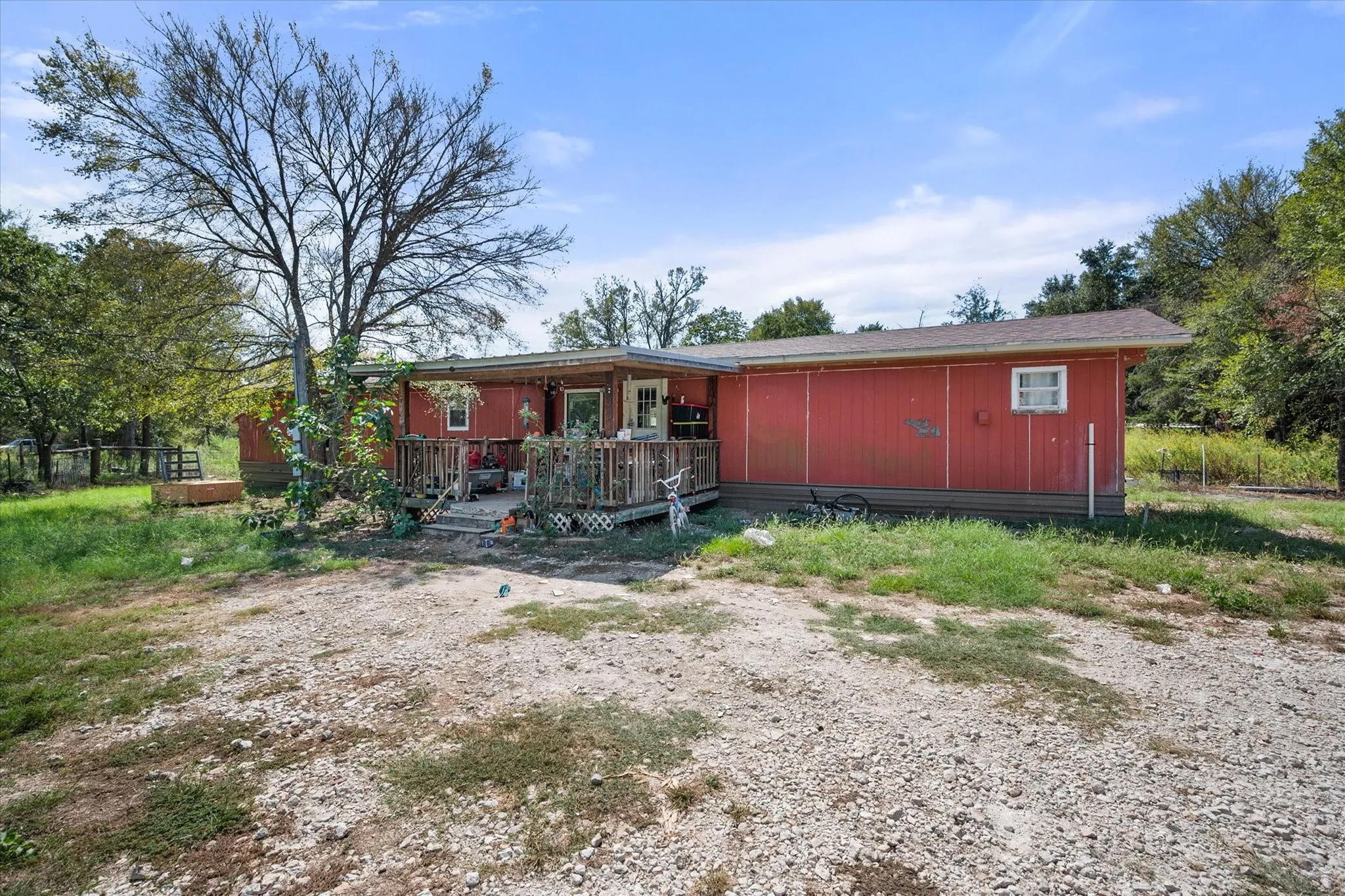 Manufactured Home For Sale in Freestone County , 157 Fcr 1220, Fairfield, Texas 75840, 5 Bedroom, 2 Bathroom, Garage spaces, 1,540 Sqft, built in 1980, mls#21400219, Real Estate Agent in Fairfield, Homes For Sale in Freestone county, Homes For Sale in Fairfield, Realtor in Fairfield Texas, Real Estate Brokerage Independent Realty Texas, Luminita Cordes Realtor