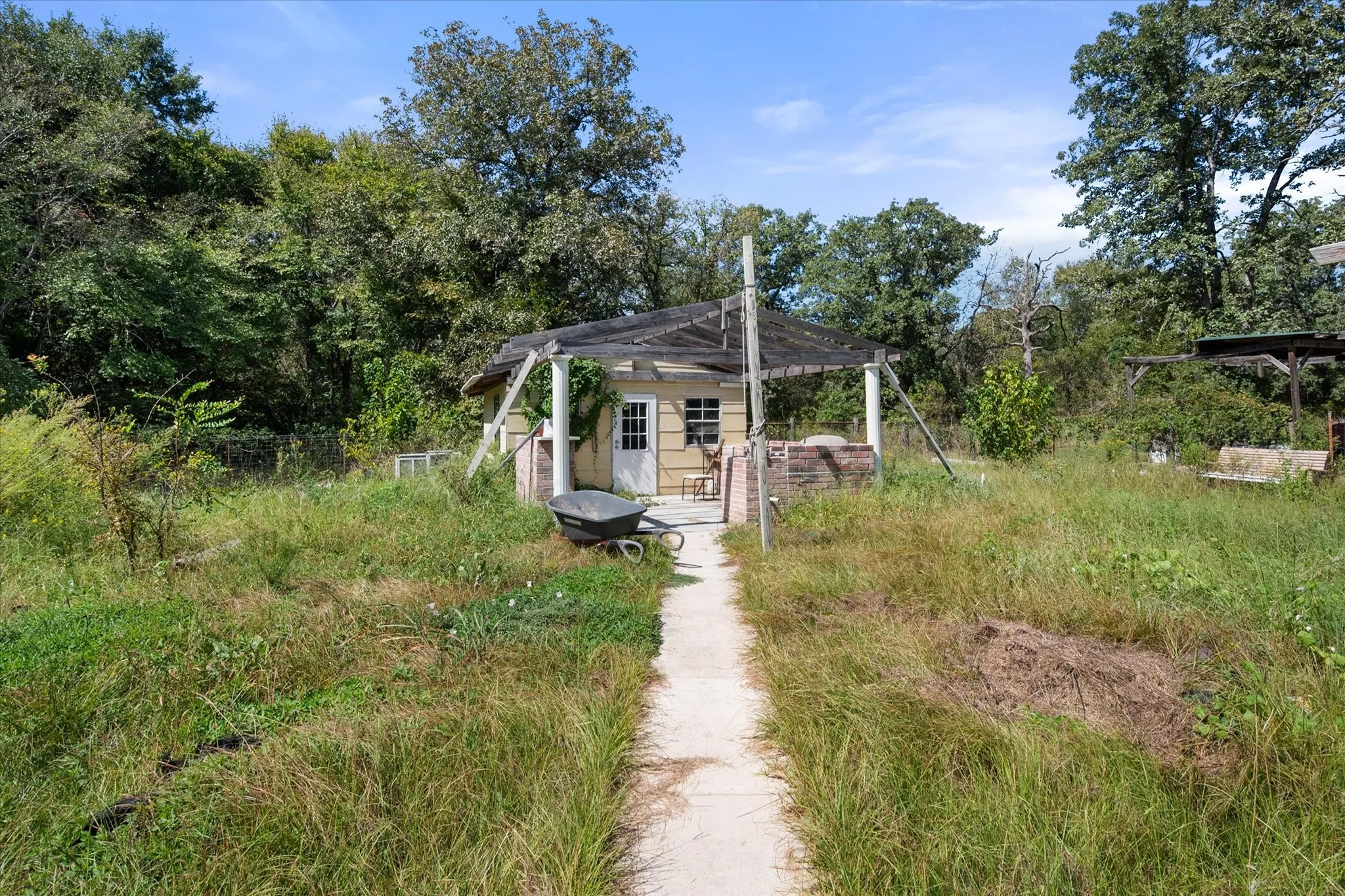 Manufactured Home For Sale in Freestone County , 157 Fcr 1220, Fairfield, Texas 75840, 5 Bedroom, 2 Bathroom, Garage spaces, 1,540 Sqft, built in 1980, mls#21400219, Real Estate Agent in Fairfield, Homes For Sale in Freestone county, Homes For Sale in Fairfield, Realtor in Fairfield Texas, Real Estate Brokerage Independent Realty Texas, Luminita Cordes Realtor