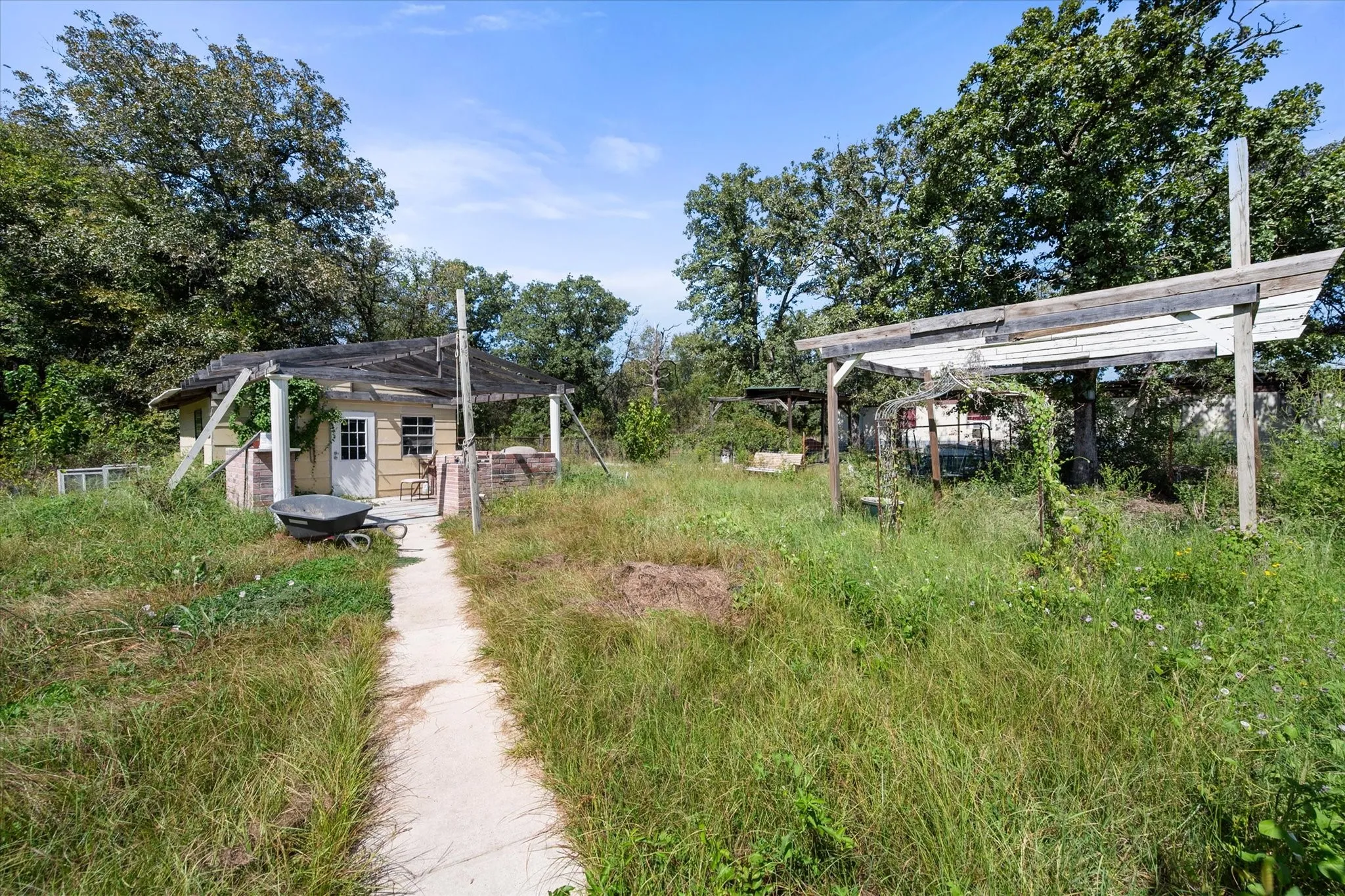 Manufactured Home For Sale in Freestone County , 157 Fcr 1220, Fairfield, Texas 75840, 5 Bedroom, 2 Bathroom, Garage spaces, 1,540 Sqft, built in 1980, mls#21400219, Real Estate Agent in Fairfield, Homes For Sale in Freestone county, Homes For Sale in Fairfield, Realtor in Fairfield Texas, Real Estate Brokerage Independent Realty Texas, Luminita Cordes Realtor