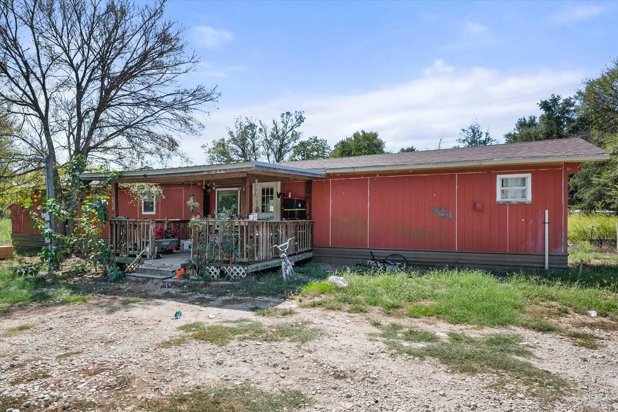 Manufactured Home For Sale in Freestone County , 157 Fcr 1220, Fairfield, Texas 75840, 5 Bedroom, 2 Bathroom, Garage spaces, 1,540 Sqft, built in 1980, mls#21400219, Real Estate Agent in Fairfield, Homes For Sale in Freestone county, Homes For Sale in Fairfield, Realtor in Fairfield Texas, Real Estate Brokerage Independent Realty Texas, Luminita Cordes Realtor