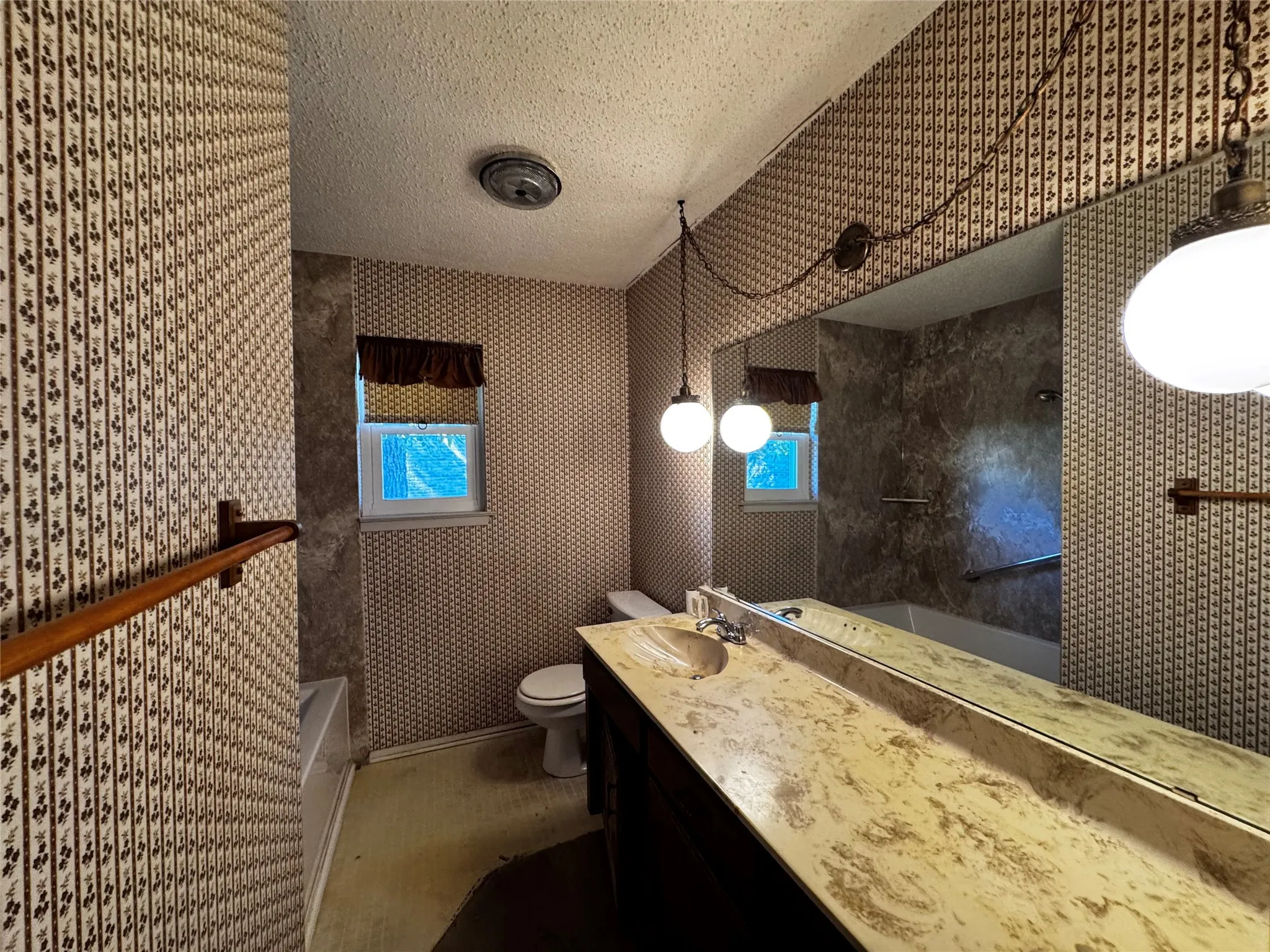 Single Family Residence For Sale in Tarrant County , 1328 Timbercreek Road, Benbrook, Texas 76126, 3 Bedroom, 2 Bathroom, 2 Garage spaces, 1,542 Sqft, built in 1976, mls#21402406, Real Estate Agent in Benbrook, Homes For Sale in Tarrant county, Homes For Sale in Benbrook, Realtor in Benbrook Texas, Real Estate Brokerage Independent Realty Texas, Luminita Cordes Realtor