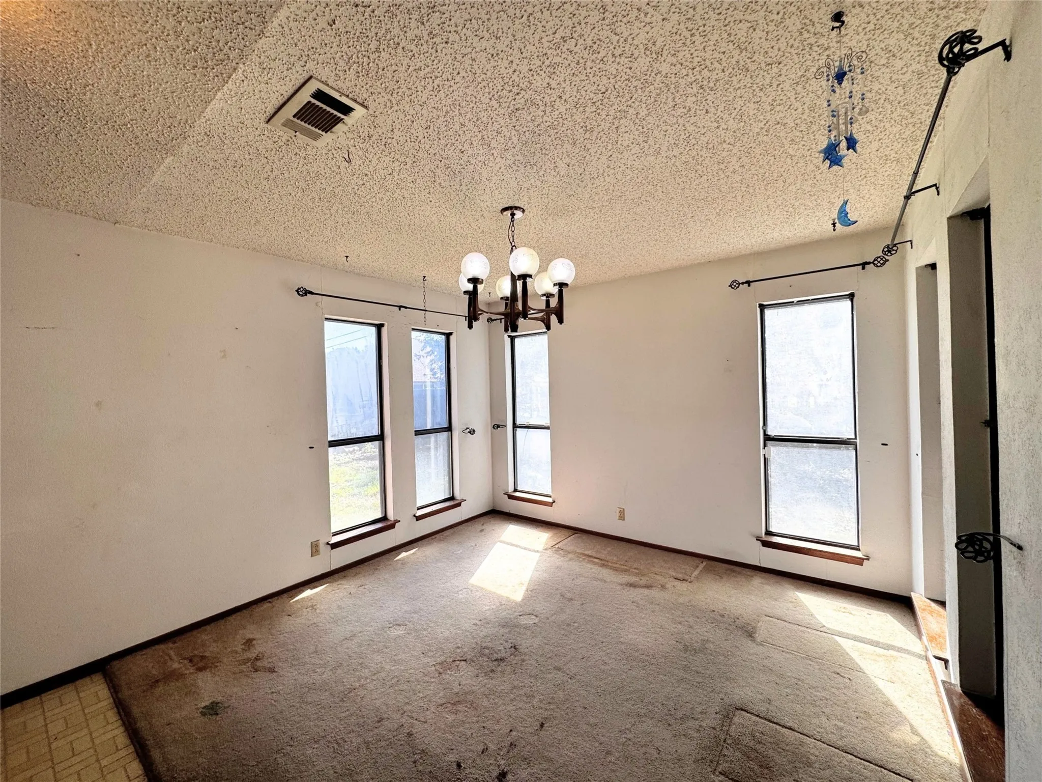 Single Family Residence For Sale in Tarrant County , 1328 Timbercreek Road, Benbrook, Texas 76126, 3 Bedroom, 2 Bathroom, 2 Garage spaces, 1,542 Sqft, built in 1976, mls#21402406, Real Estate Agent in Benbrook, Homes For Sale in Tarrant county, Homes For Sale in Benbrook, Realtor in Benbrook Texas, Real Estate Brokerage Independent Realty Texas, Luminita Cordes Realtor
