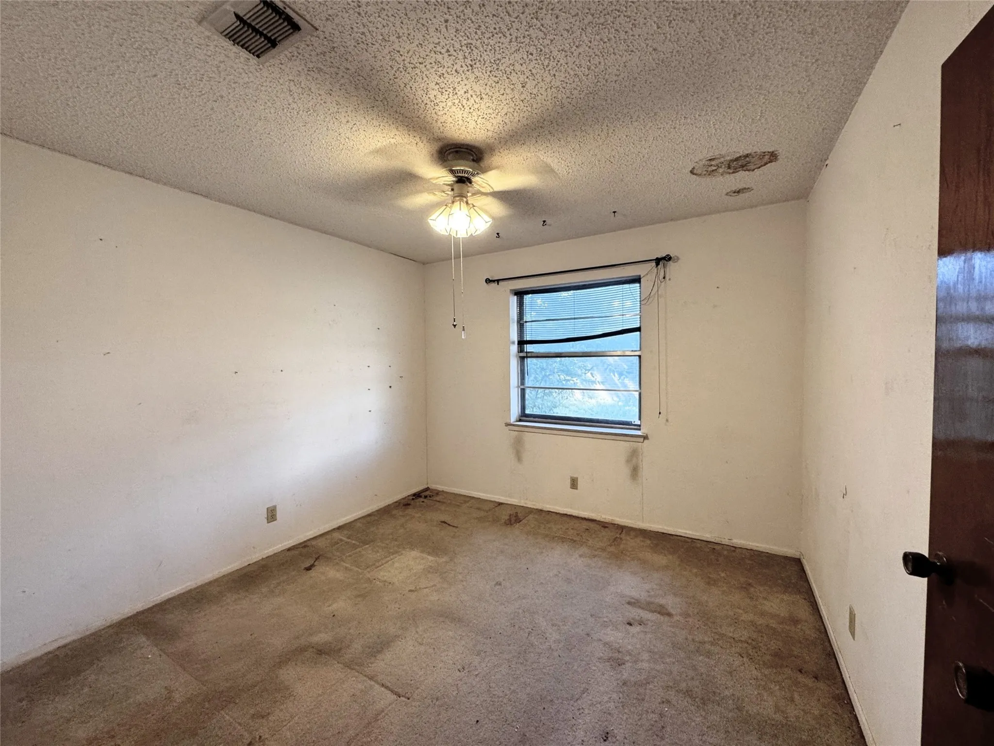 Single Family Residence For Sale in Tarrant County , 1328 Timbercreek Road, Benbrook, Texas 76126, 3 Bedroom, 2 Bathroom, 2 Garage spaces, 1,542 Sqft, built in 1976, mls#21402406, Real Estate Agent in Benbrook, Homes For Sale in Tarrant county, Homes For Sale in Benbrook, Realtor in Benbrook Texas, Real Estate Brokerage Independent Realty Texas, Luminita Cordes Realtor