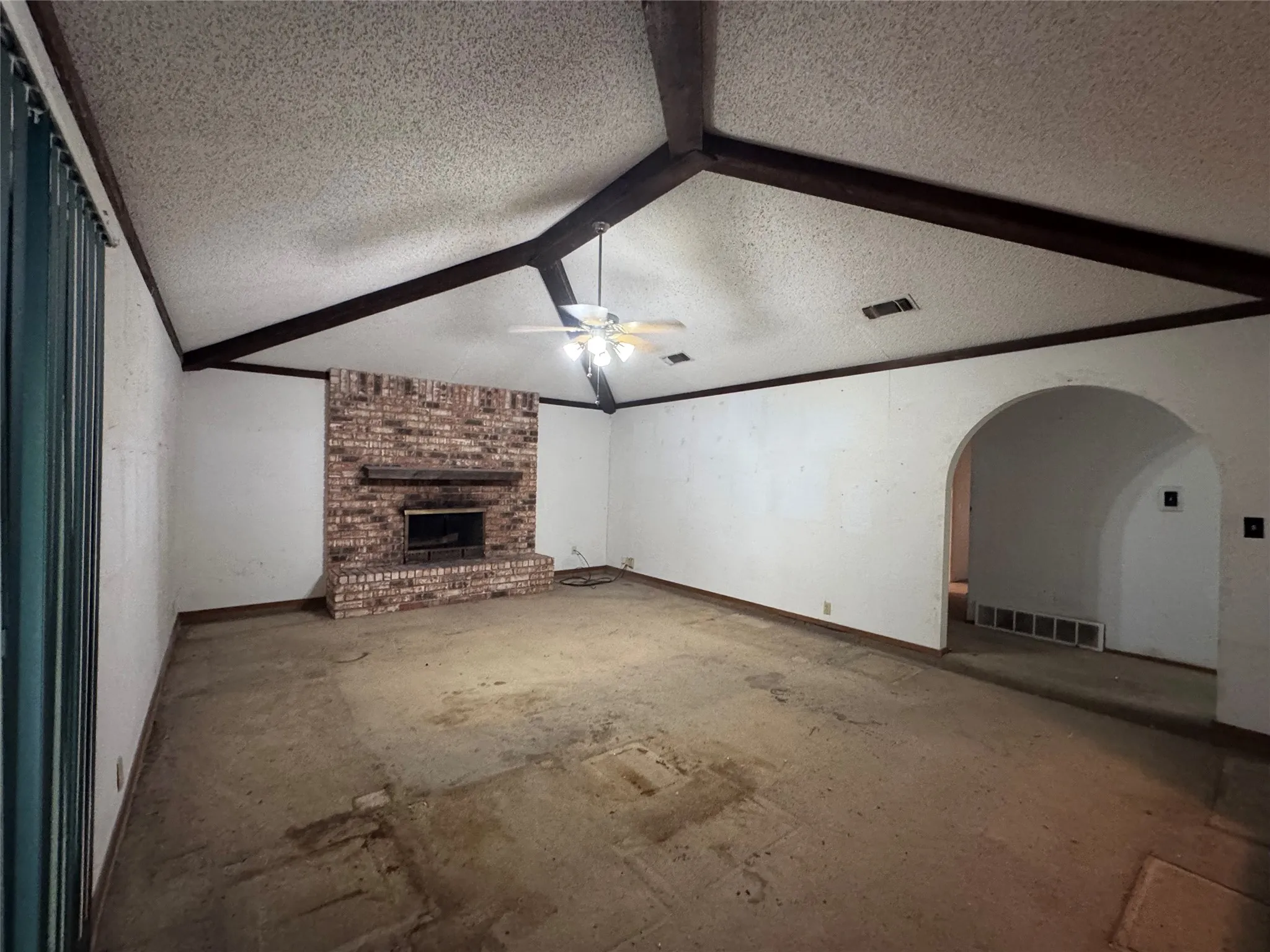 Single Family Residence For Sale in Tarrant County , 1328 Timbercreek Road, Benbrook, Texas 76126, 3 Bedroom, 2 Bathroom, 2 Garage spaces, 1,542 Sqft, built in 1976, mls#21402406, Real Estate Agent in Benbrook, Homes For Sale in Tarrant county, Homes For Sale in Benbrook, Realtor in Benbrook Texas, Real Estate Brokerage Independent Realty Texas, Luminita Cordes Realtor
