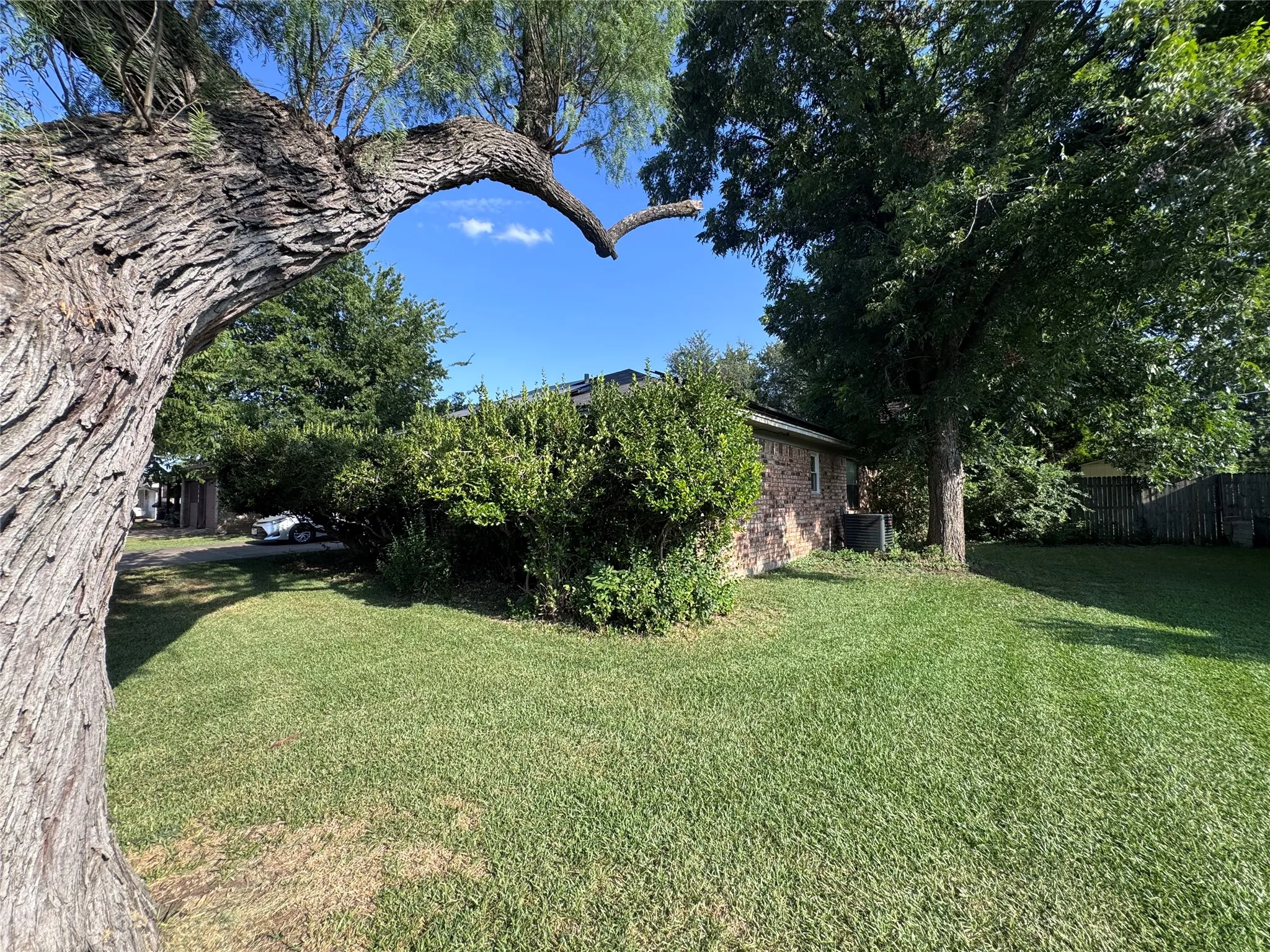 Single Family Residence For Sale in Tarrant County , 1328 Timbercreek Road, Benbrook, Texas 76126, 3 Bedroom, 2 Bathroom, 2 Garage spaces, 1,542 Sqft, built in 1976, mls#21402406, Real Estate Agent in Benbrook, Homes For Sale in Tarrant county, Homes For Sale in Benbrook, Realtor in Benbrook Texas, Real Estate Brokerage Independent Realty Texas, Luminita Cordes Realtor