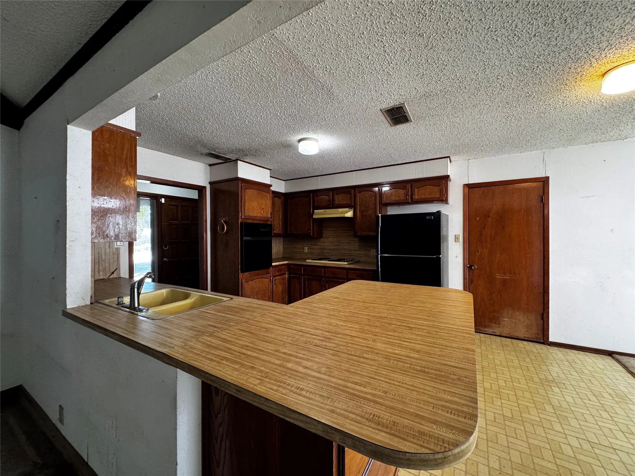 Single Family Residence For Sale in Tarrant County , 1328 Timbercreek Road, Benbrook, Texas 76126, 3 Bedroom, 2 Bathroom, 2 Garage spaces, 1,542 Sqft, built in 1976, mls#21402406, Real Estate Agent in Benbrook, Homes For Sale in Tarrant county, Homes For Sale in Benbrook, Realtor in Benbrook Texas, Real Estate Brokerage Independent Realty Texas, Luminita Cordes Realtor