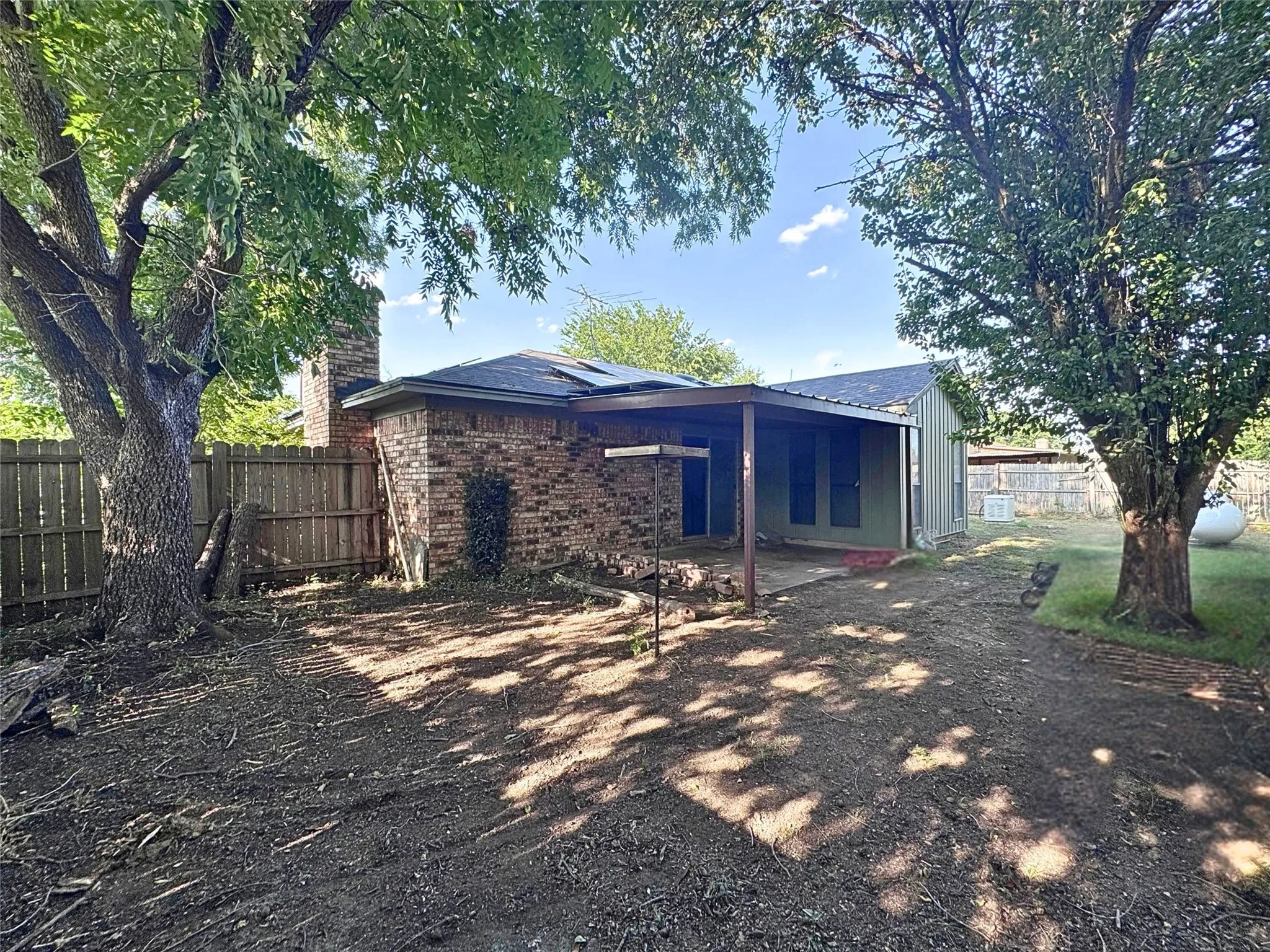 Single Family Residence For Sale in Tarrant County , 1328 Timbercreek Road, Benbrook, Texas 76126, 3 Bedroom, 2 Bathroom, 2 Garage spaces, 1,542 Sqft, built in 1976, mls#21402406, Real Estate Agent in Benbrook, Homes For Sale in Tarrant county, Homes For Sale in Benbrook, Realtor in Benbrook Texas, Real Estate Brokerage Independent Realty Texas, Luminita Cordes Realtor