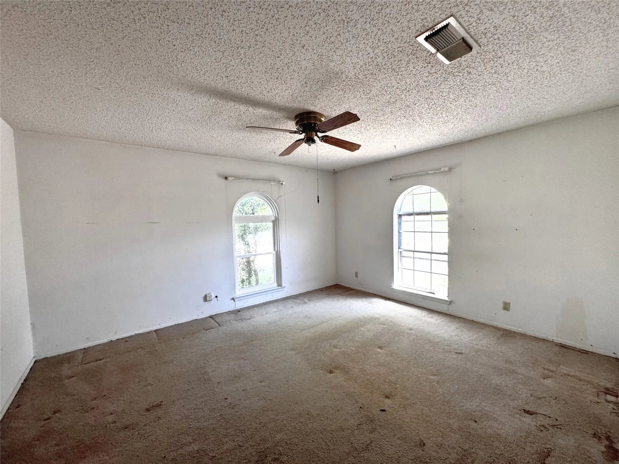 Single Family Residence For Sale in Tarrant County , 1328 Timbercreek Road, Benbrook, Texas 76126, 3 Bedroom, 2 Bathroom, 2 Garage spaces, 1,542 Sqft, built in 1976, mls#21402406, Real Estate Agent in Benbrook, Homes For Sale in Tarrant county, Homes For Sale in Benbrook, Realtor in Benbrook Texas, Real Estate Brokerage Independent Realty Texas, Luminita Cordes Realtor