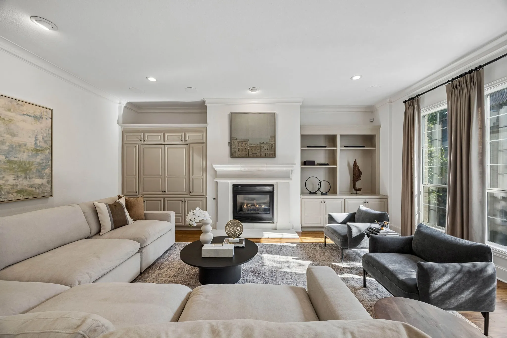 Luxury living awaits in the prestigious Mansion Park area of Dallas. One of six townhomes in a private enclave offering tremendous walkability to The Katy Trail, Reverchon Park, AAC, Mansion on Turtle Creek, restaurants and retail. Live and play in the city! Convenient access to DNT, 75 and downtown.