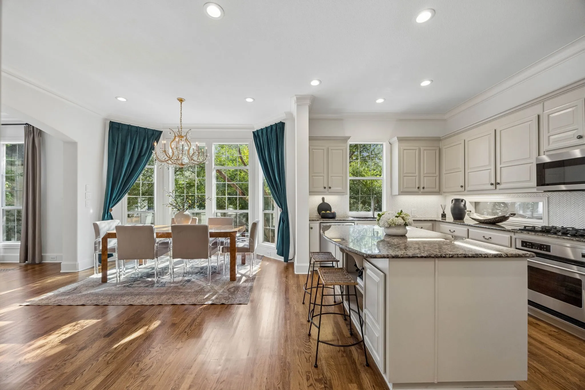 Townhouse For Sale in Dallas County , 2709 Welborn Street, Dallas, Texas 75219, 3 Bedroom, 4 Bathroom, 2 Garage spaces, 2,343 Sqft, built in 1999, mls#21382393, Real Estate Agent in Dallas, Homes For Sale in Dallas county, Homes For Sale in Dallas, Realtor in Dallas Texas, Real Estate Brokerage Independent Realty Texas, Luminita Cordes Realtor
