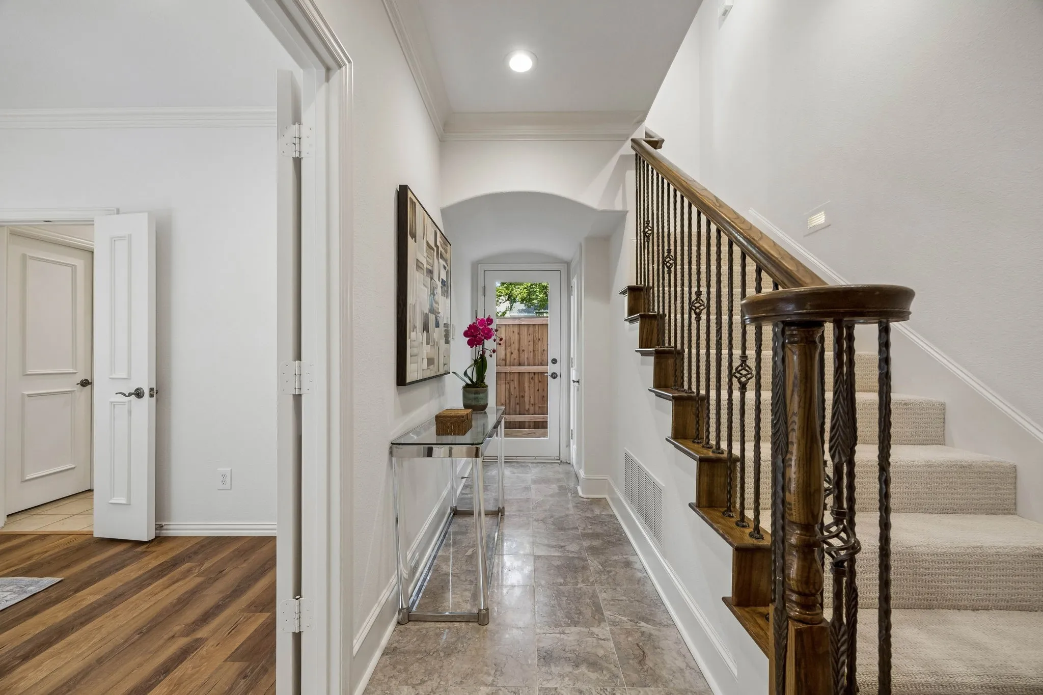 Townhouse For Sale in Dallas County , 2709 Welborn Street, Dallas, Texas 75219, 3 Bedroom, 4 Bathroom, 2 Garage spaces, 2,343 Sqft, built in 1999, mls#21382393, Real Estate Agent in Dallas, Homes For Sale in Dallas county, Homes For Sale in Dallas, Realtor in Dallas Texas, Real Estate Brokerage Independent Realty Texas, Luminita Cordes Realtor