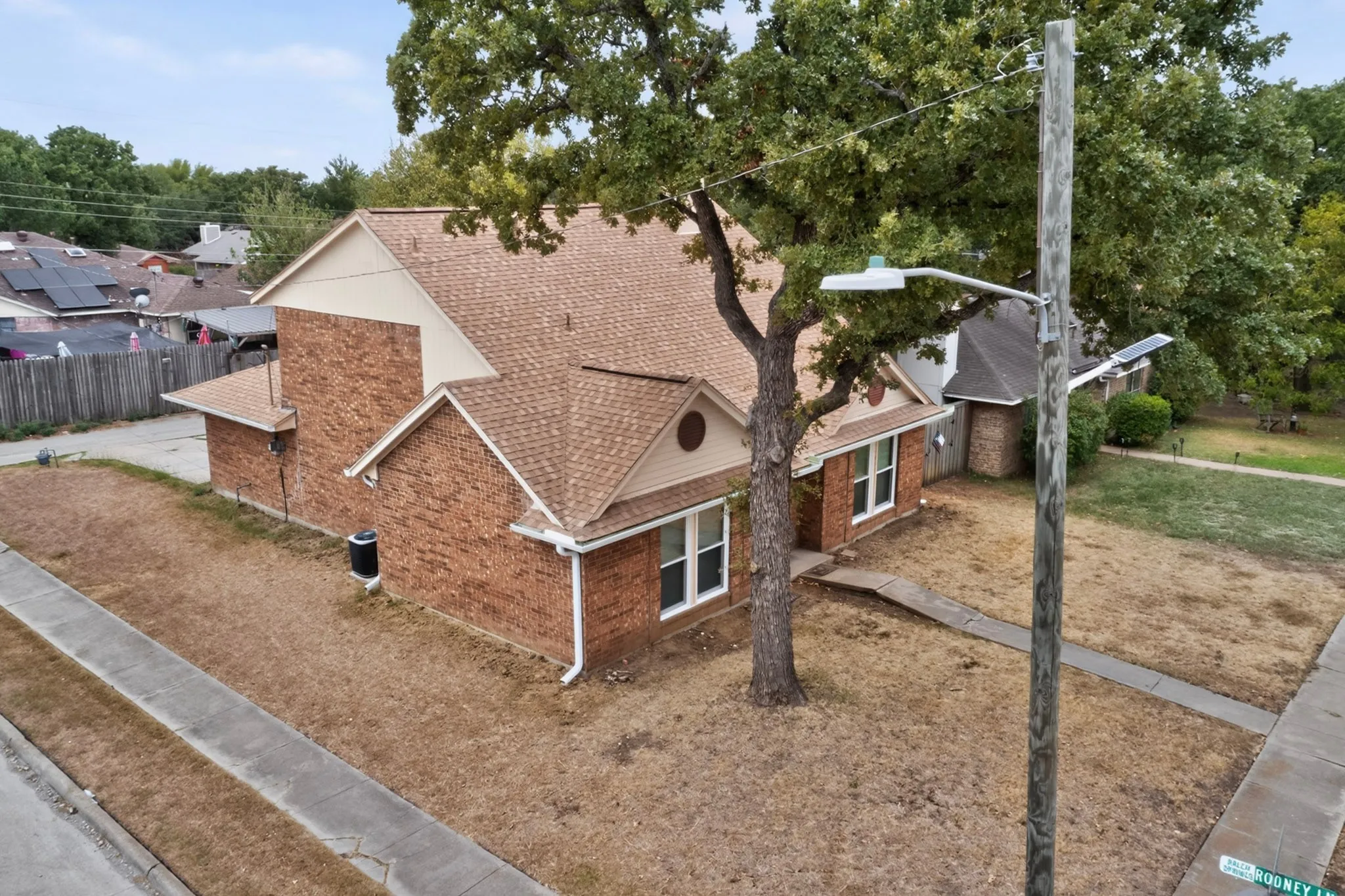 Single Family Residence For Sale in Dallas County , 11820 Amberly Lane, Balch Springs, Texas 75180, 3 Bedroom, 2 Bathroom, 1 Garage spaces, 1,466 Sqft, built in 1986, mls#21402755, Real Estate Agent in Balch Springs, Homes For Sale in Dallas county, Homes For Sale in Balch Springs, Realtor in Balch Springs Texas, Real Estate Brokerage Independent Realty Texas, Luminita Cordes Realtor