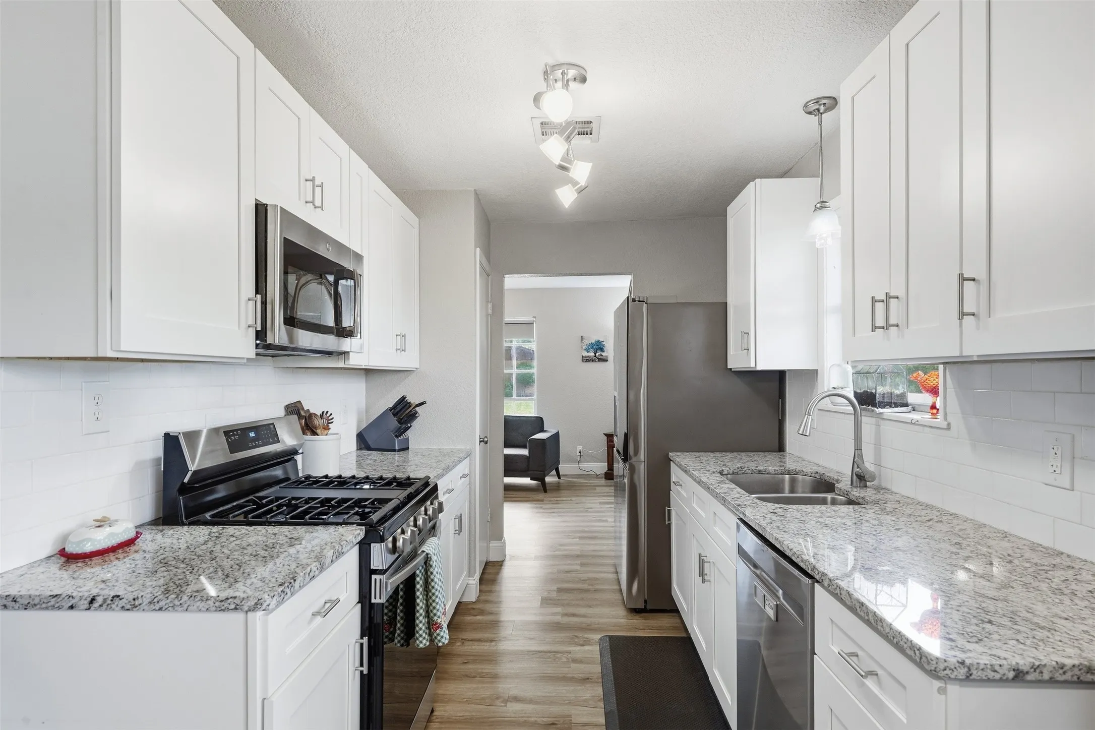 Single Family Residence For Sale in Hill County , 101 Falcon Lane, Hillsboro, Texas 76645, 4 Bedroom, 2 Bathroom, 2 Garage spaces, 1,973 Sqft, built in 1971, mls#21402819, Real Estate Agent in Hillsboro, Homes For Sale in Hill county, Homes For Sale in Hillsboro, Realtor in Hillsboro Texas, Real Estate Brokerage Independent Realty Texas, Luminita Cordes Realtor