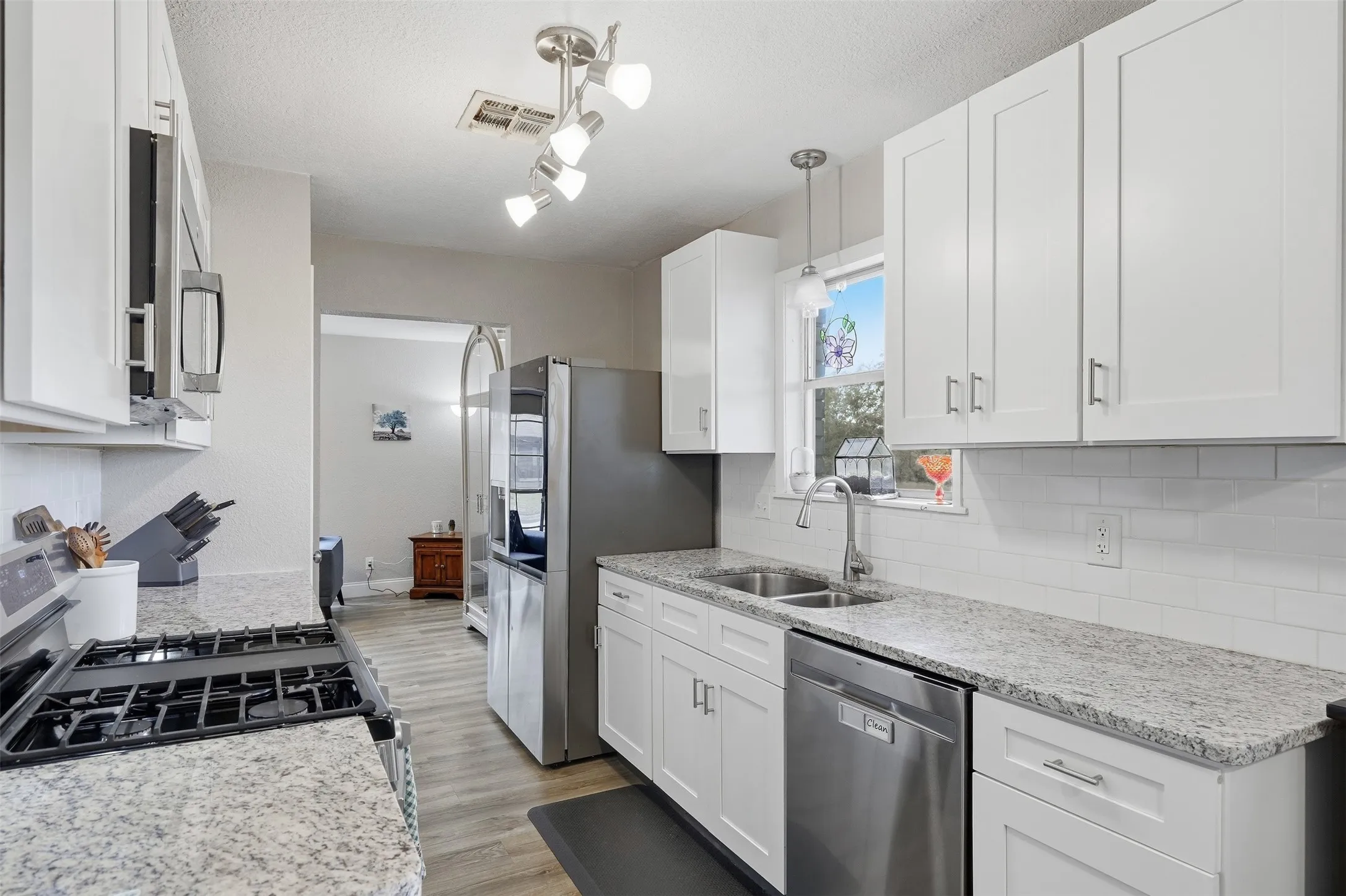 Single Family Residence For Sale in Hill County , 101 Falcon Lane, Hillsboro, Texas 76645, 4 Bedroom, 2 Bathroom, 2 Garage spaces, 1,973 Sqft, built in 1971, mls#21402819, Real Estate Agent in Hillsboro, Homes For Sale in Hill county, Homes For Sale in Hillsboro, Realtor in Hillsboro Texas, Real Estate Brokerage Independent Realty Texas, Luminita Cordes Realtor