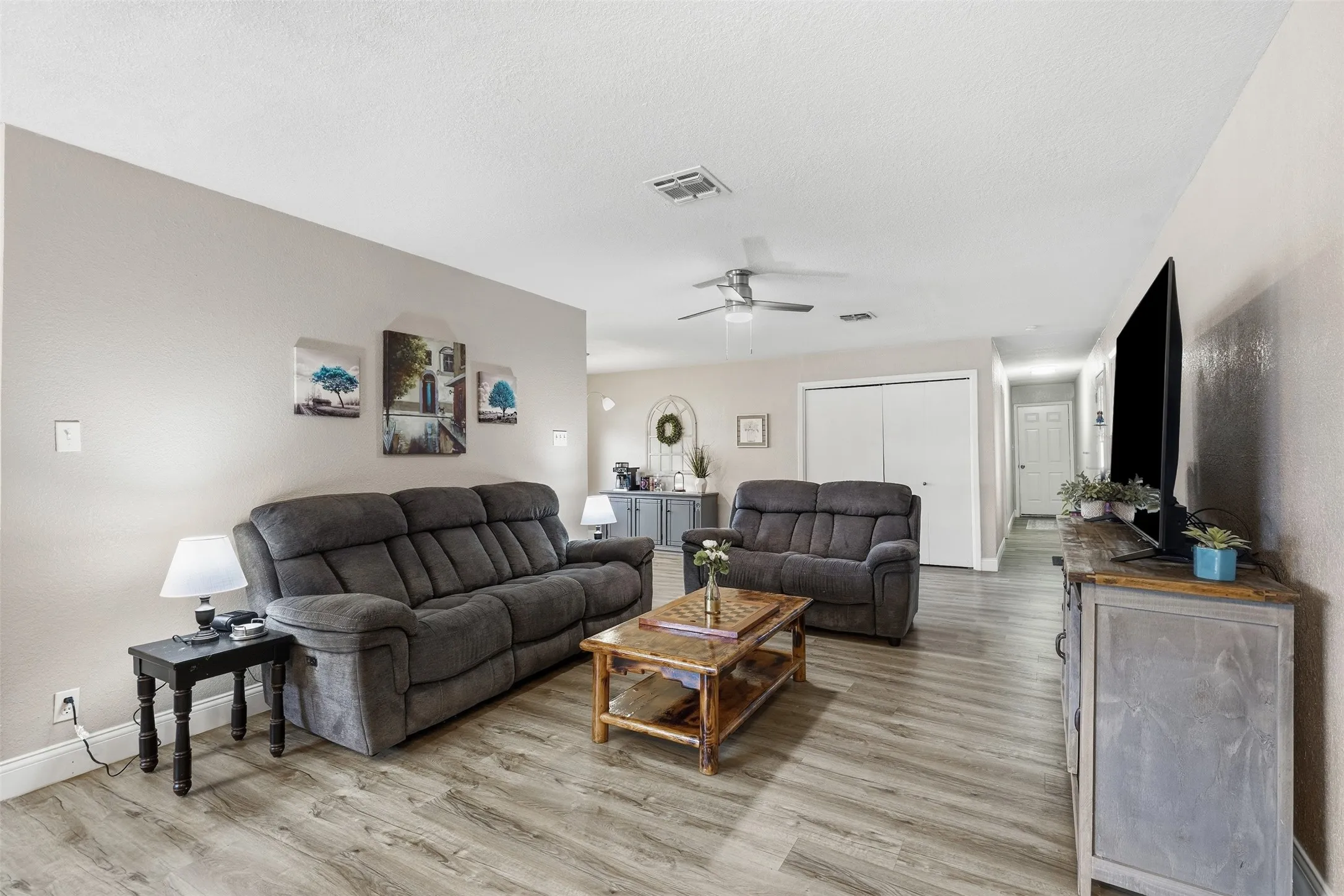 Single Family Residence For Sale in Hill County , 101 Falcon Lane, Hillsboro, Texas 76645, 4 Bedroom, 2 Bathroom, 2 Garage spaces, 1,973 Sqft, built in 1971, mls#21402819, Real Estate Agent in Hillsboro, Homes For Sale in Hill county, Homes For Sale in Hillsboro, Realtor in Hillsboro Texas, Real Estate Brokerage Independent Realty Texas, Luminita Cordes Realtor
