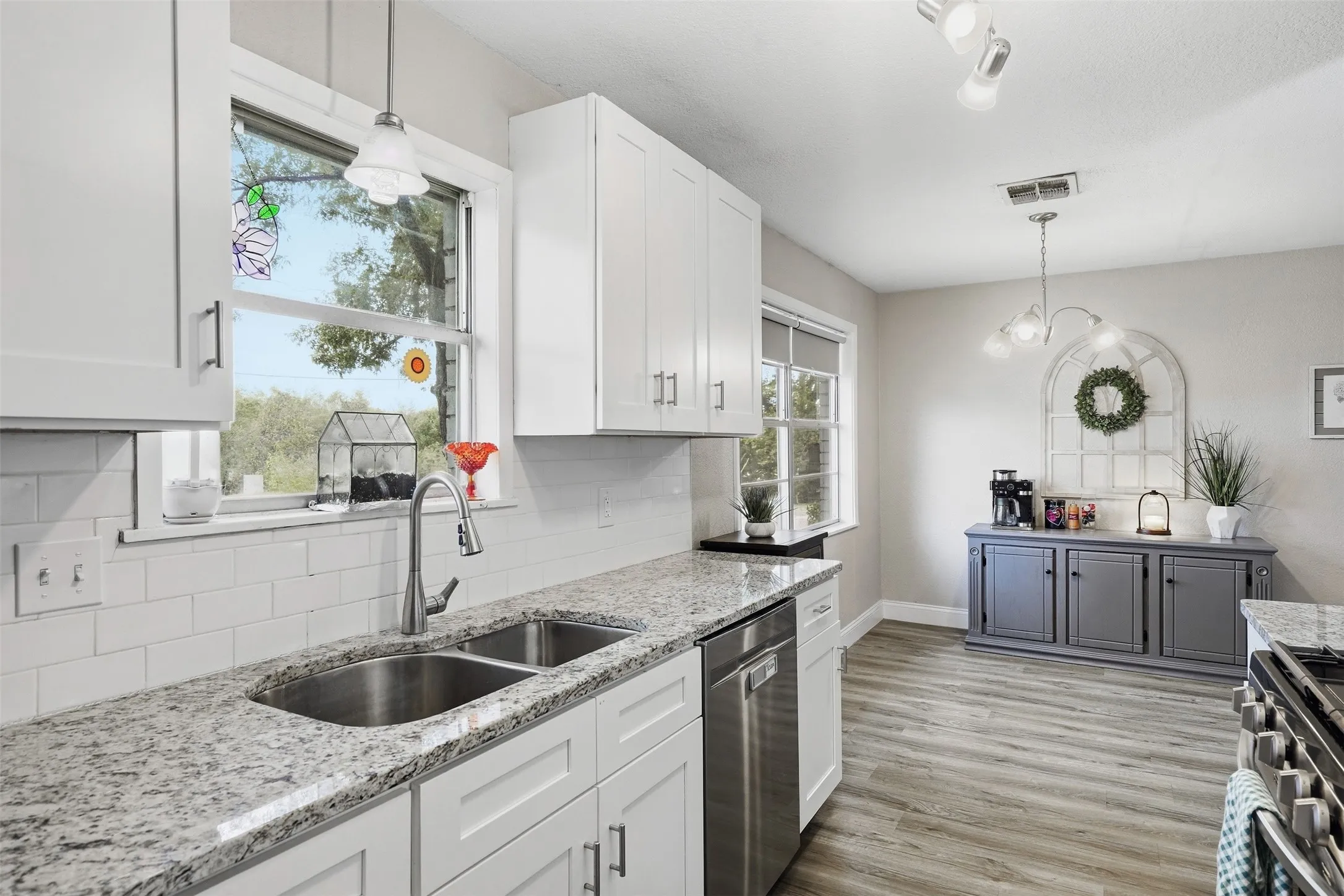 Single Family Residence For Sale in Hill County , 101 Falcon Lane, Hillsboro, Texas 76645, 4 Bedroom, 2 Bathroom, 2 Garage spaces, 1,973 Sqft, built in 1971, mls#21402819, Real Estate Agent in Hillsboro, Homes For Sale in Hill county, Homes For Sale in Hillsboro, Realtor in Hillsboro Texas, Real Estate Brokerage Independent Realty Texas, Luminita Cordes Realtor