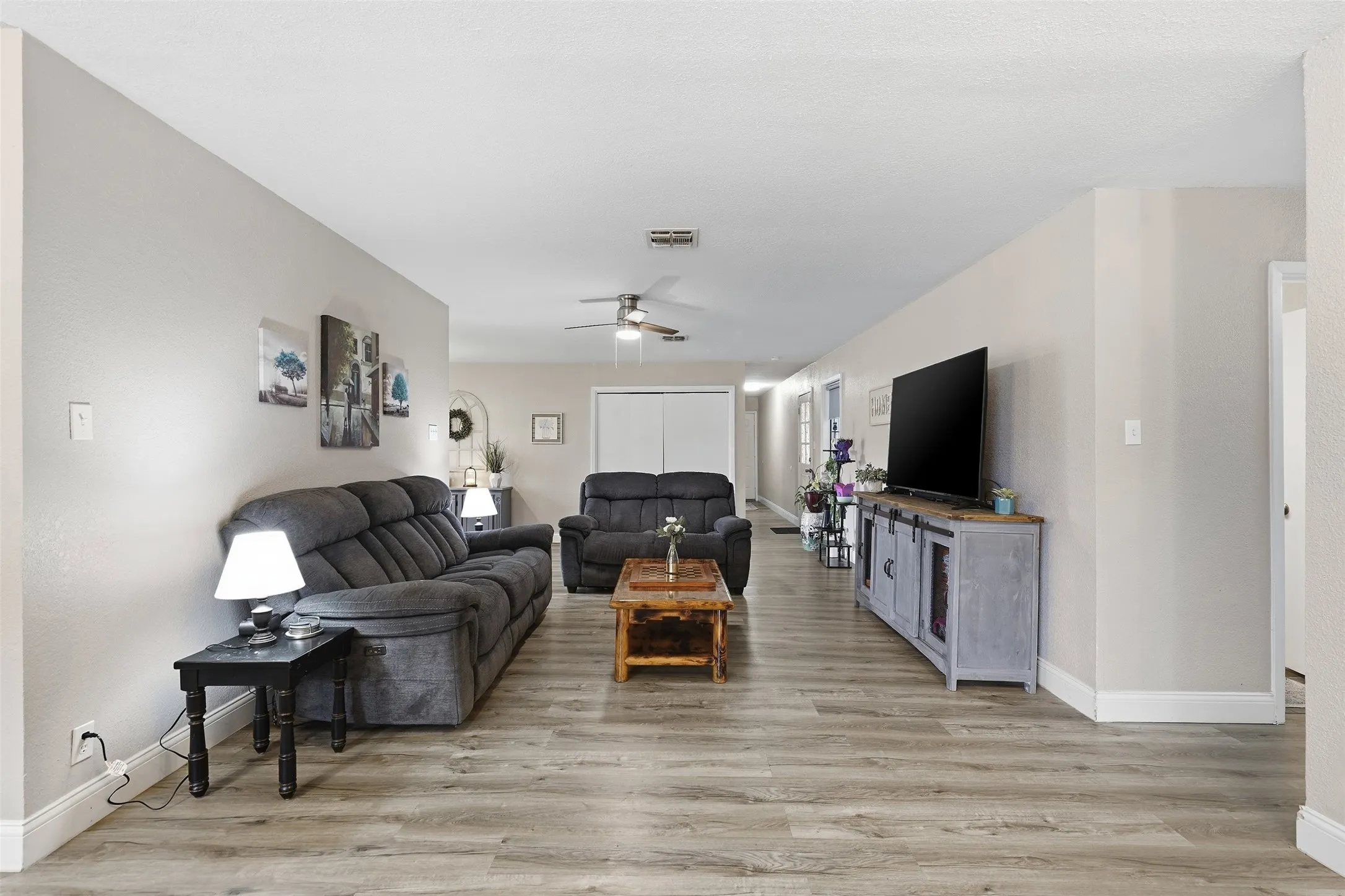 Single Family Residence For Sale in Hill County , 101 Falcon Lane, Hillsboro, Texas 76645, 4 Bedroom, 2 Bathroom, 2 Garage spaces, 1,973 Sqft, built in 1971, mls#21402819, Real Estate Agent in Hillsboro, Homes For Sale in Hill county, Homes For Sale in Hillsboro, Realtor in Hillsboro Texas, Real Estate Brokerage Independent Realty Texas, Luminita Cordes Realtor