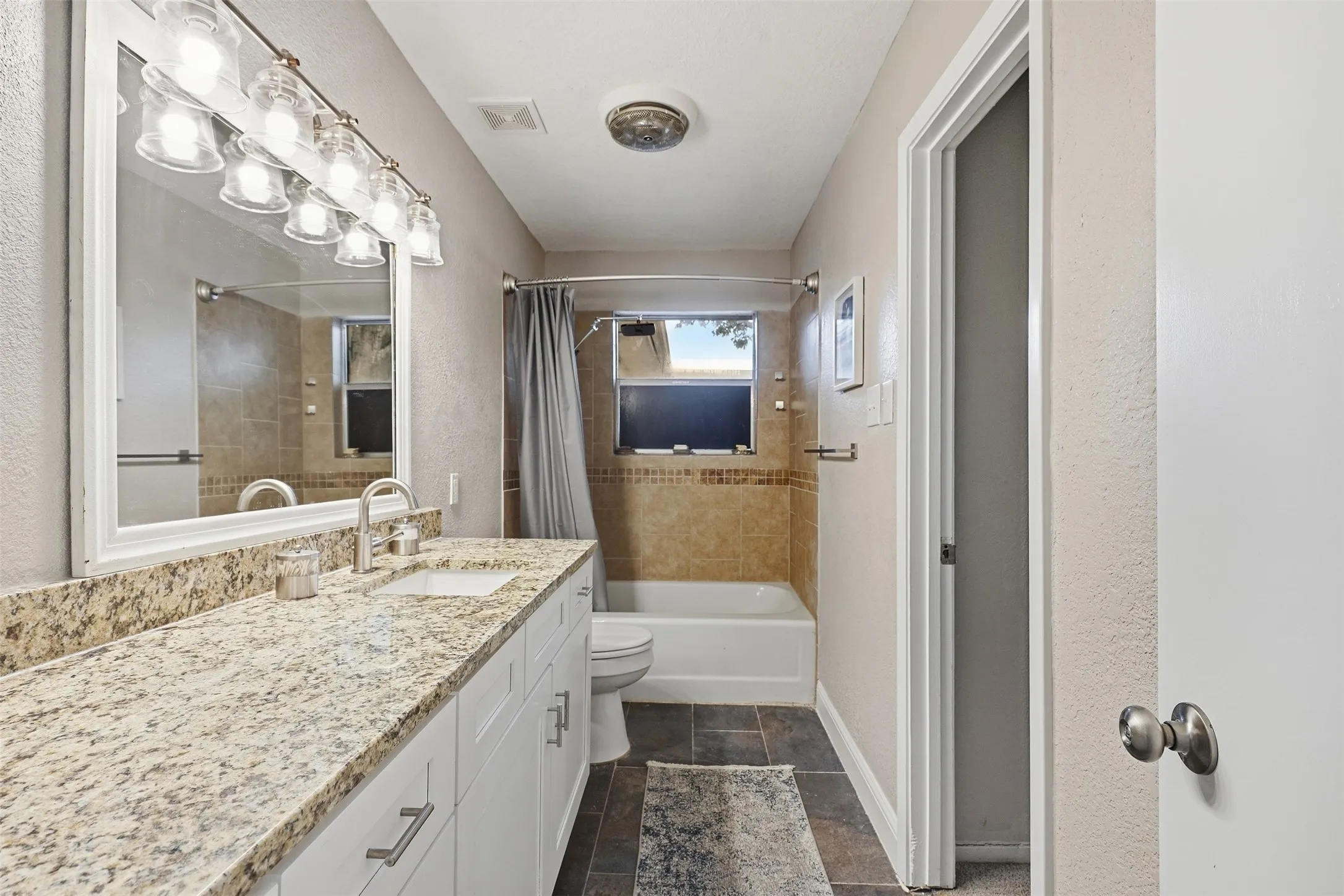 Single Family Residence For Sale in Hill County , 101 Falcon Lane, Hillsboro, Texas 76645, 4 Bedroom, 2 Bathroom, 2 Garage spaces, 1,973 Sqft, built in 1971, mls#21402819, Real Estate Agent in Hillsboro, Homes For Sale in Hill county, Homes For Sale in Hillsboro, Realtor in Hillsboro Texas, Real Estate Brokerage Independent Realty Texas, Luminita Cordes Realtor