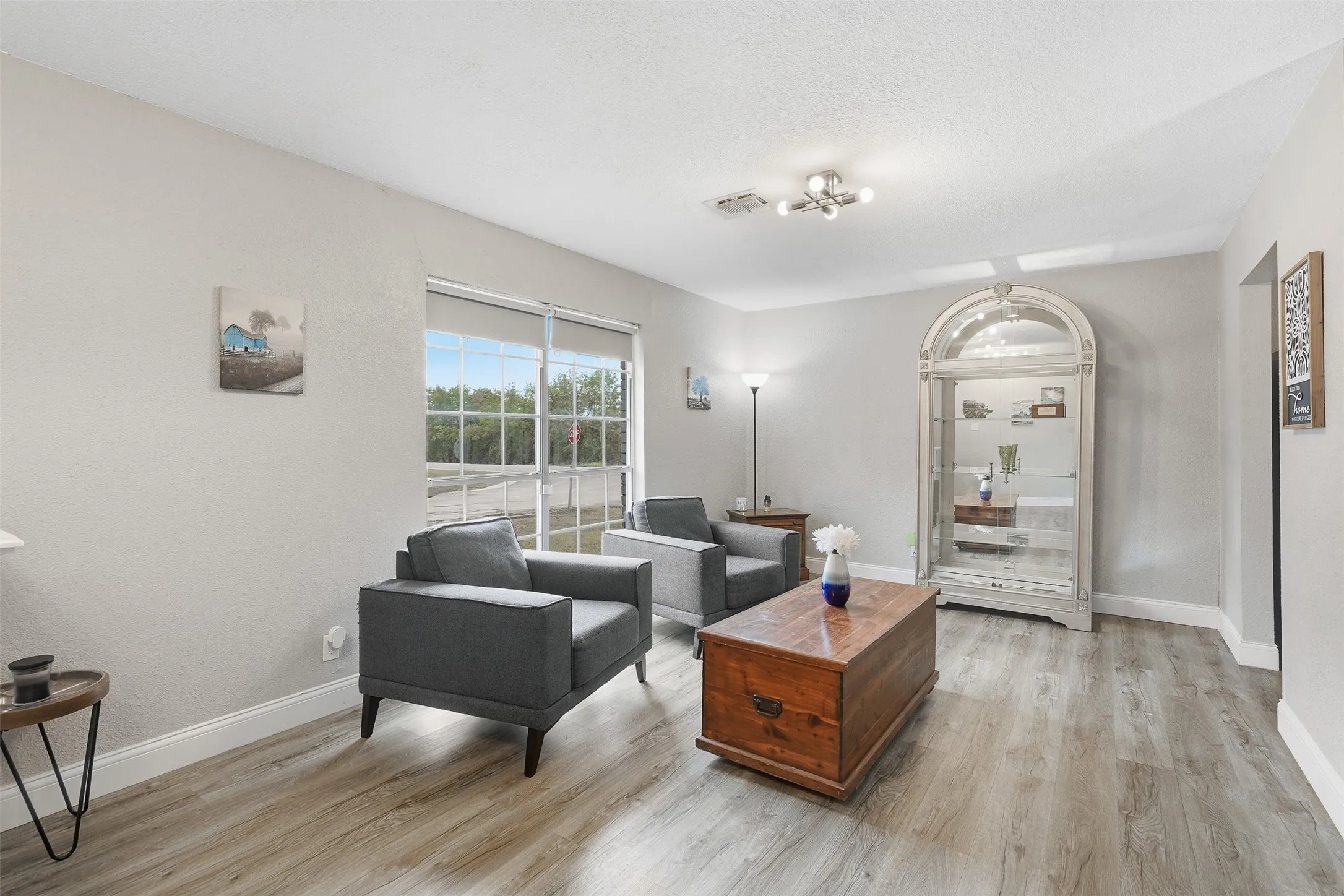 Single Family Residence For Sale in Hill County , 101 Falcon Lane, Hillsboro, Texas 76645, 4 Bedroom, 2 Bathroom, 2 Garage spaces, 1,973 Sqft, built in 1971, mls#21402819, Real Estate Agent in Hillsboro, Homes For Sale in Hill county, Homes For Sale in Hillsboro, Realtor in Hillsboro Texas, Real Estate Brokerage Independent Realty Texas, Luminita Cordes Realtor