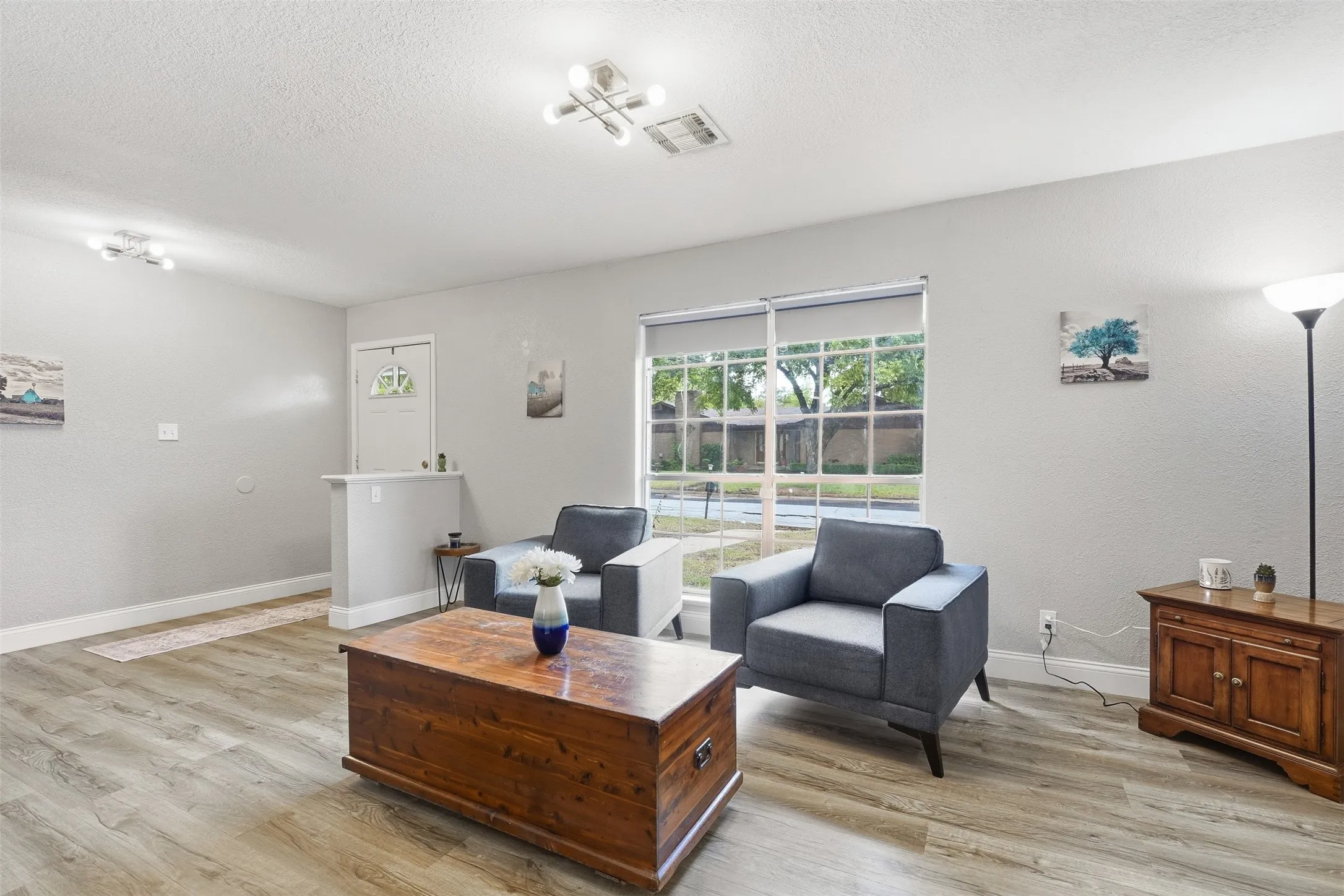 Single Family Residence For Sale in Hill County , 101 Falcon Lane, Hillsboro, Texas 76645, 4 Bedroom, 2 Bathroom, 2 Garage spaces, 1,973 Sqft, built in 1971, mls#21402819, Real Estate Agent in Hillsboro, Homes For Sale in Hill county, Homes For Sale in Hillsboro, Realtor in Hillsboro Texas, Real Estate Brokerage Independent Realty Texas, Luminita Cordes Realtor